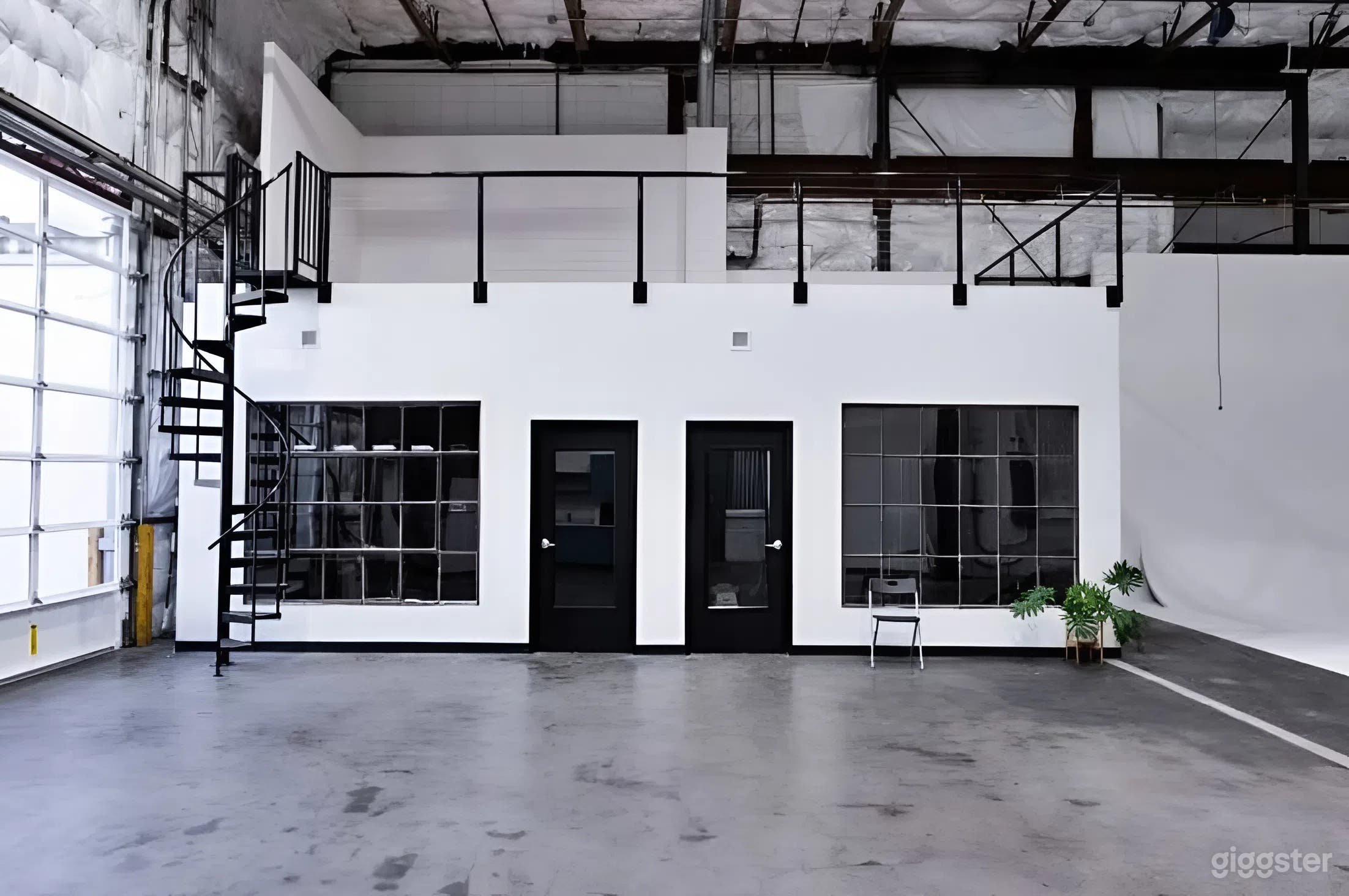 4,000 SqFt Flex Space w/ Balcony & Outdoor Area Photo 1