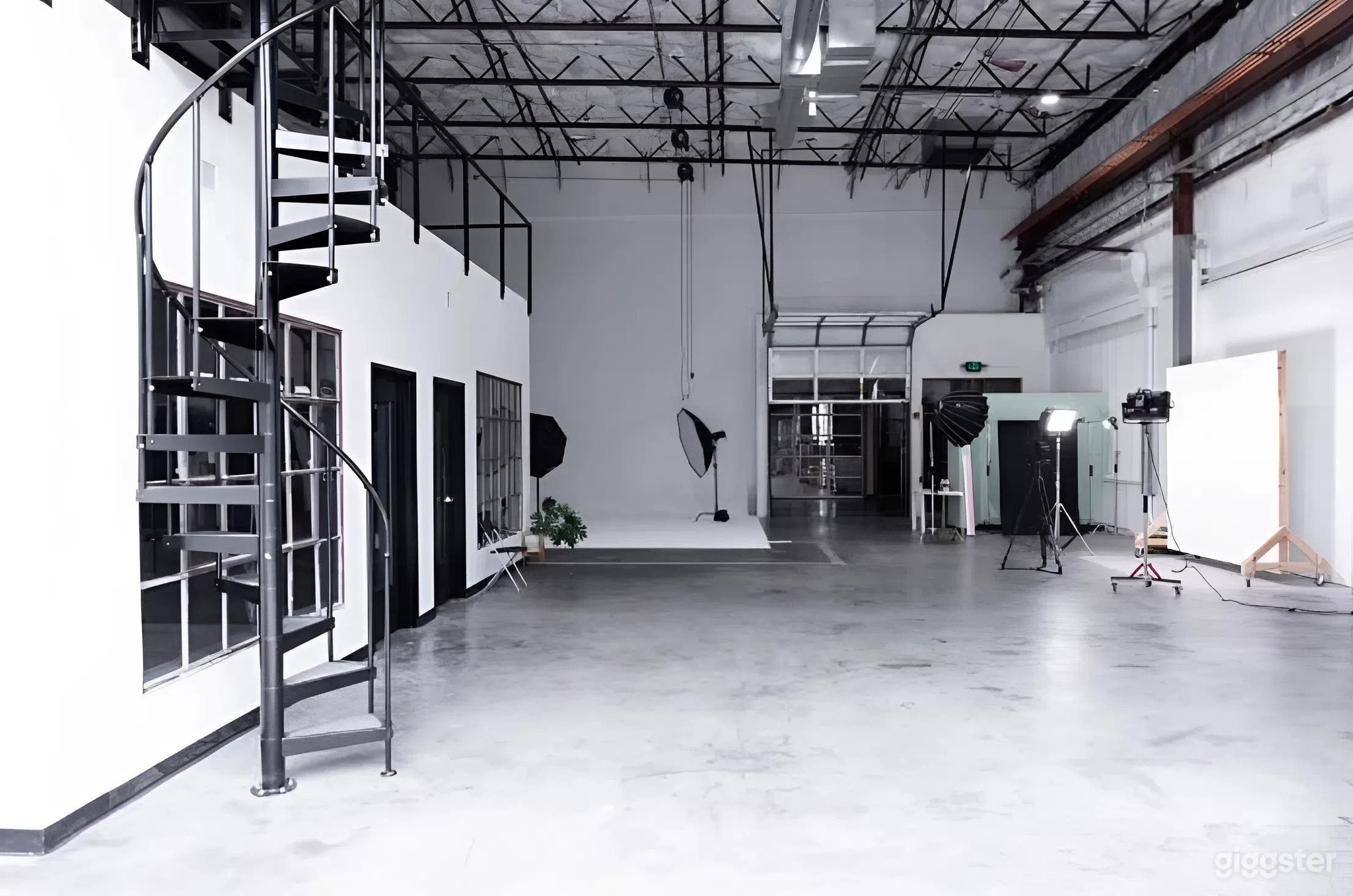 4,000 SqFt Flex Space w/ Balcony & Outdoor Area Photo 2