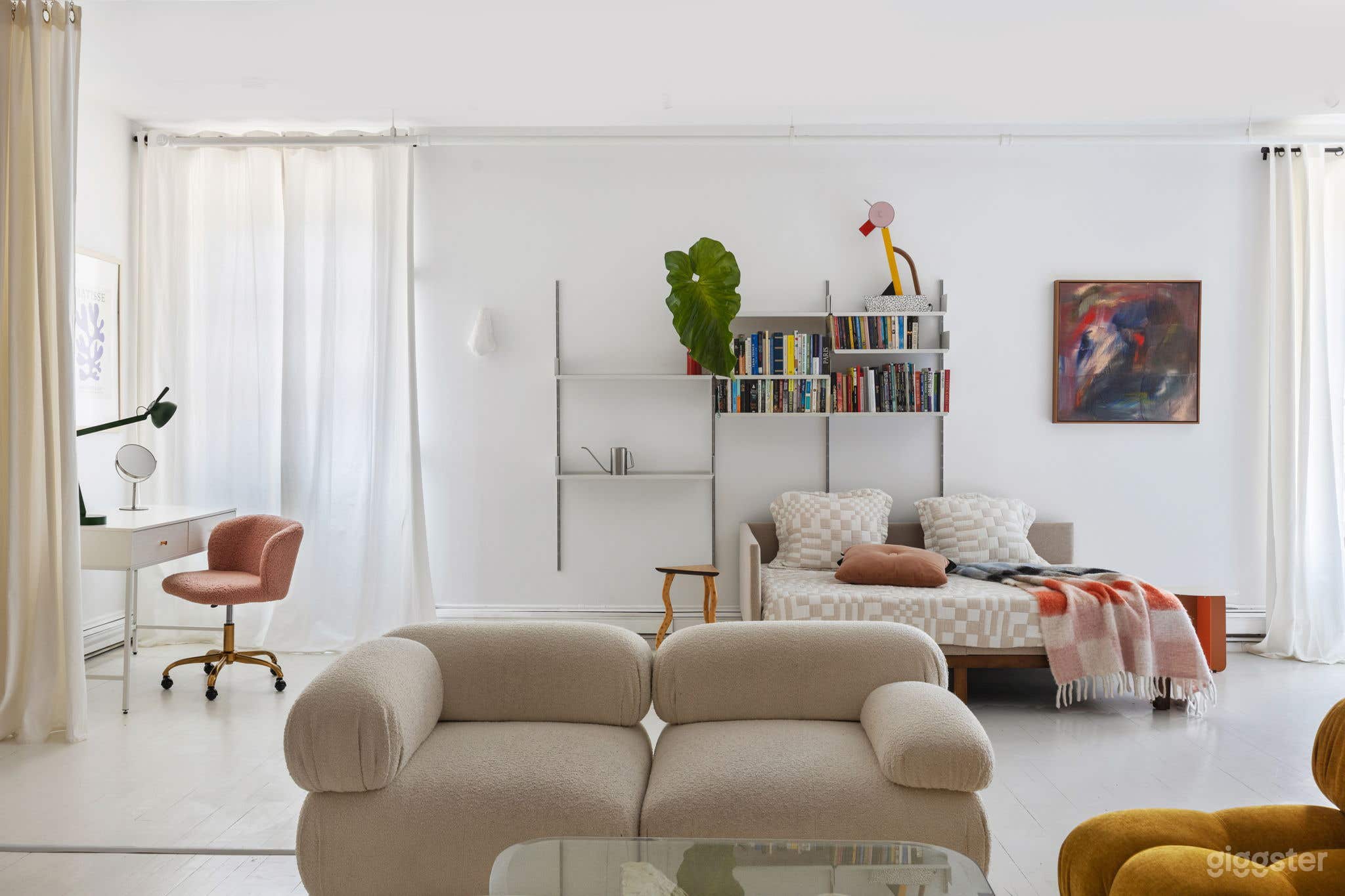 Wray's Loft: Modern Pop Unleashed Photo 4