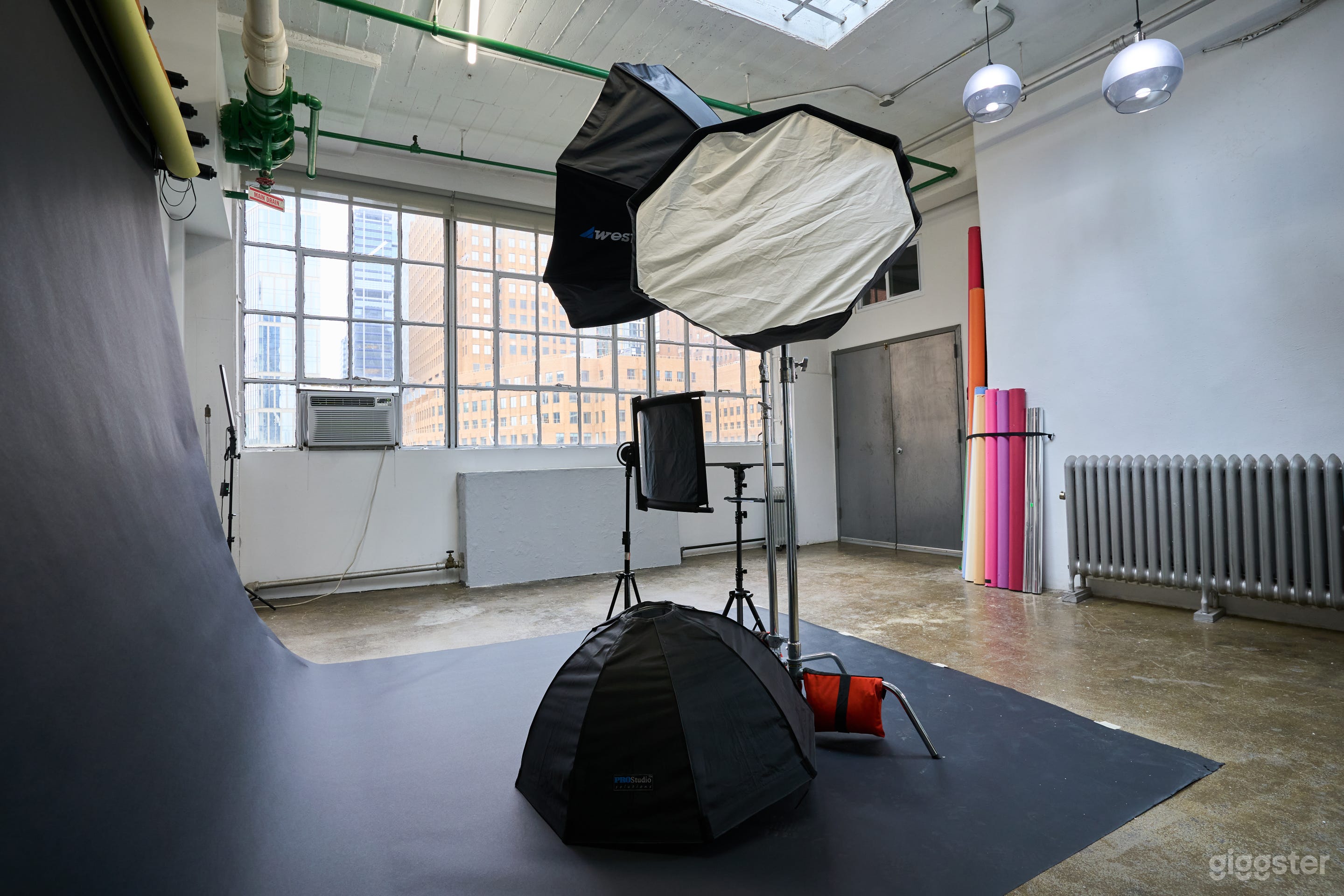Bright &amp; Versatile Photo Loft  in Downtown BK Photo 1