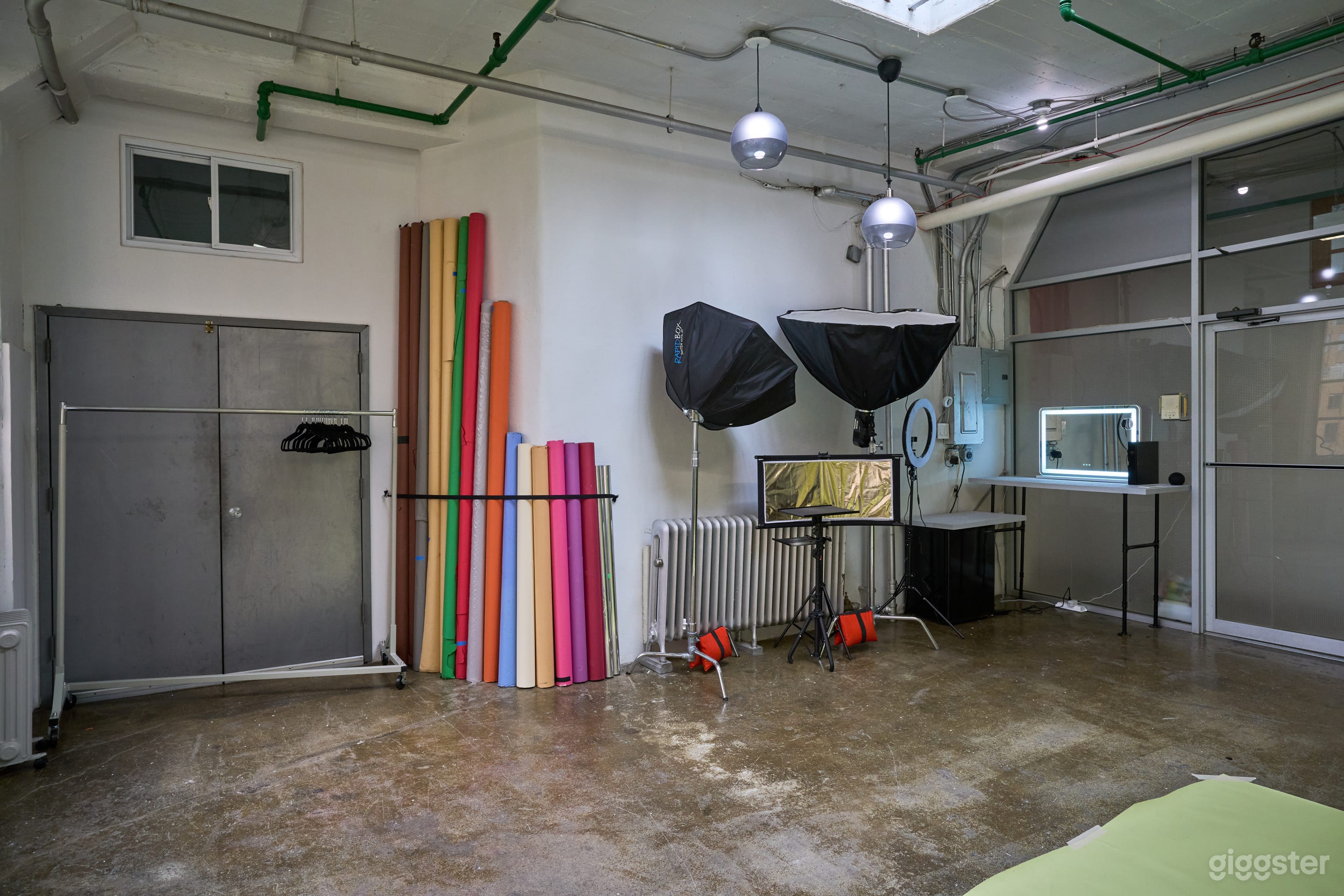 Bright &amp; Versatile Photo Loft  in Downtown BK Photo 3