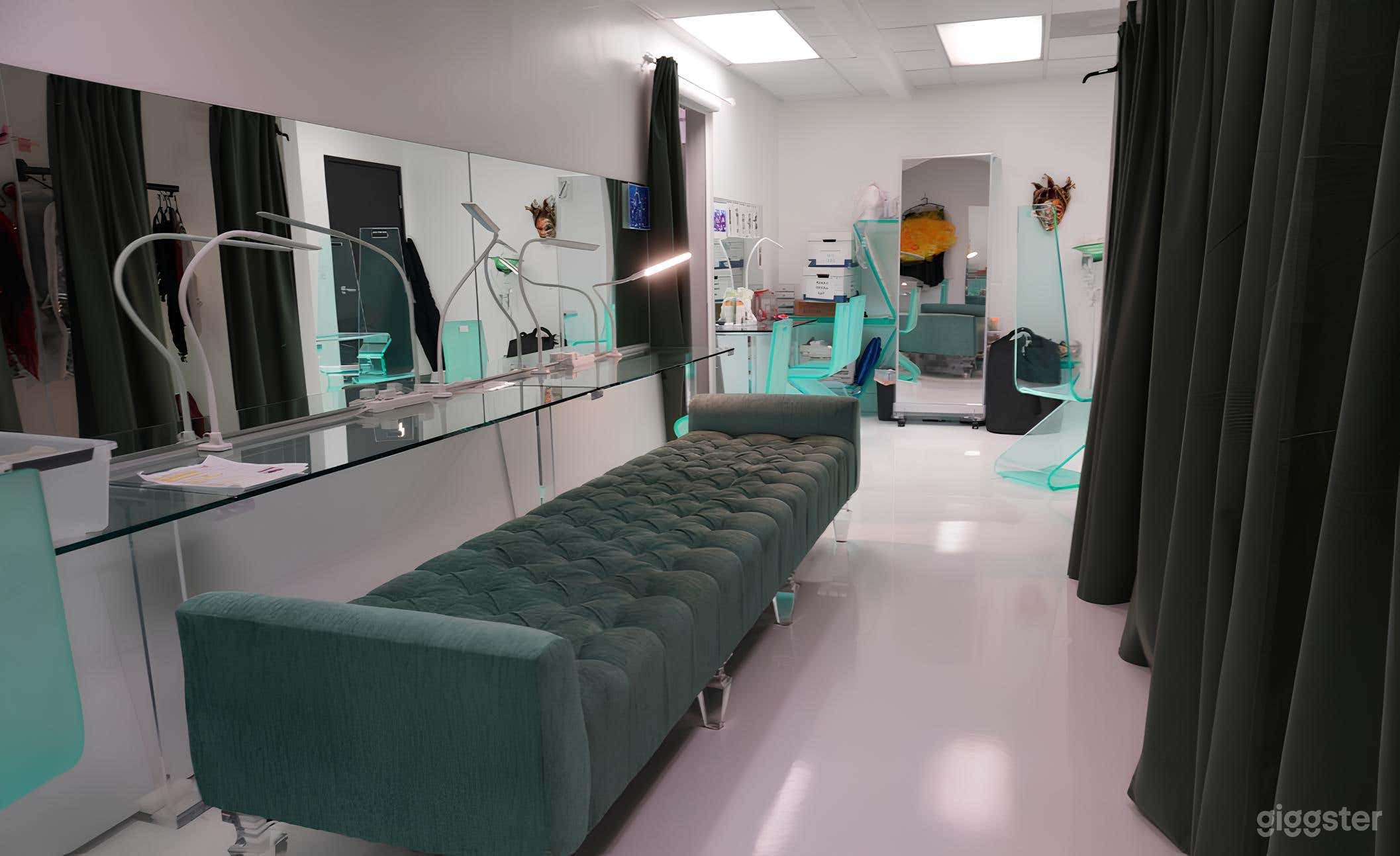 Classy Theatre Dressing Room Photo 3