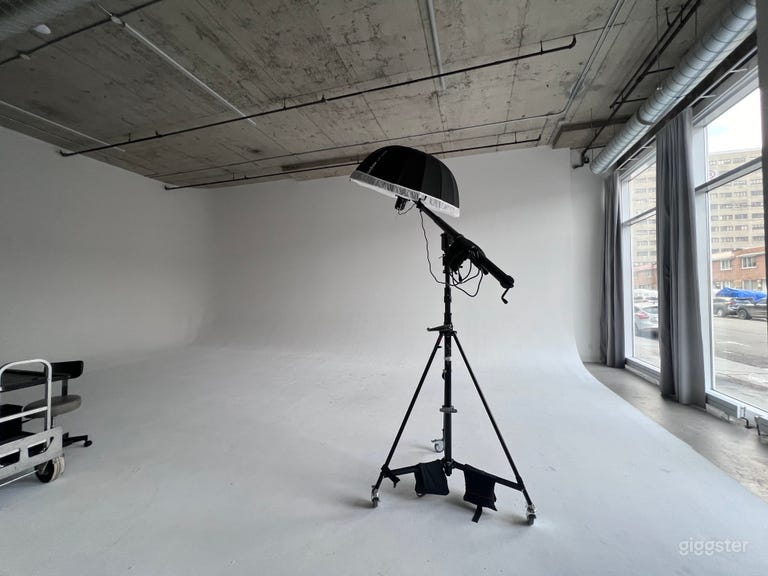  DreamSpace: Estudio y Espacio para Eventos de Alta Gama/3800sqft 
