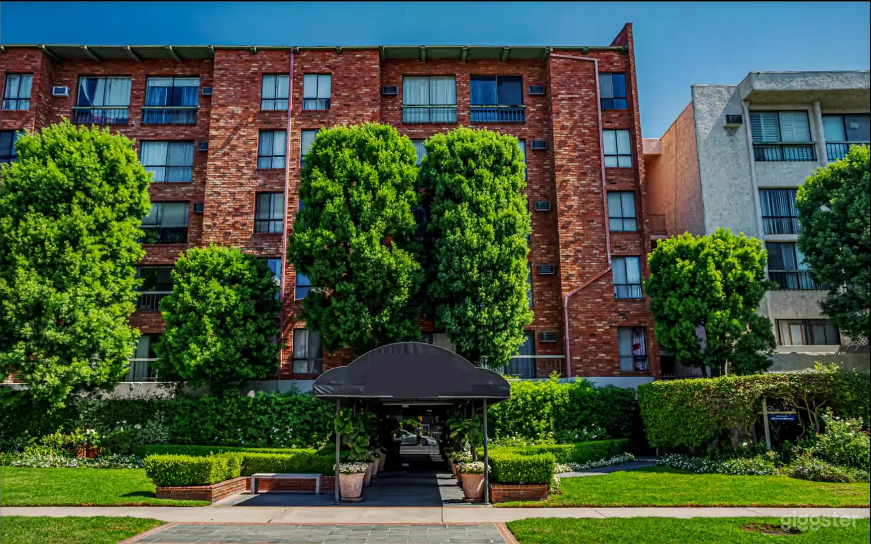 Cozy 2-BR Westwood Condo — Fast WiFi, Pool, Patio Photo 1