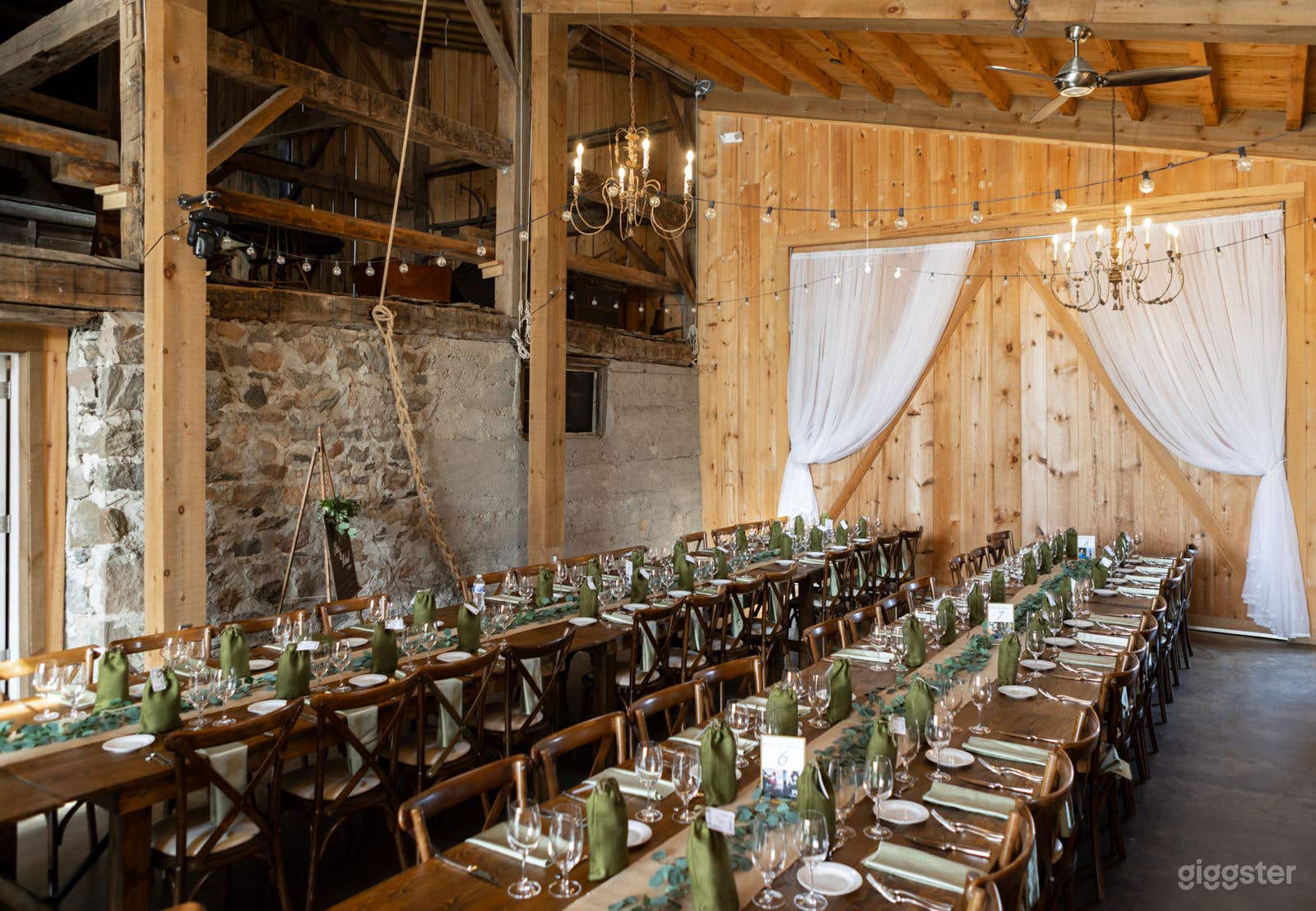 Rustic Barn Meeting Event Space Photo 1