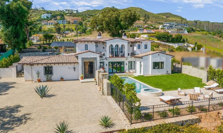  CASA TRANQUILA MALIBU: MEDITERRANEAN ESCAPE 