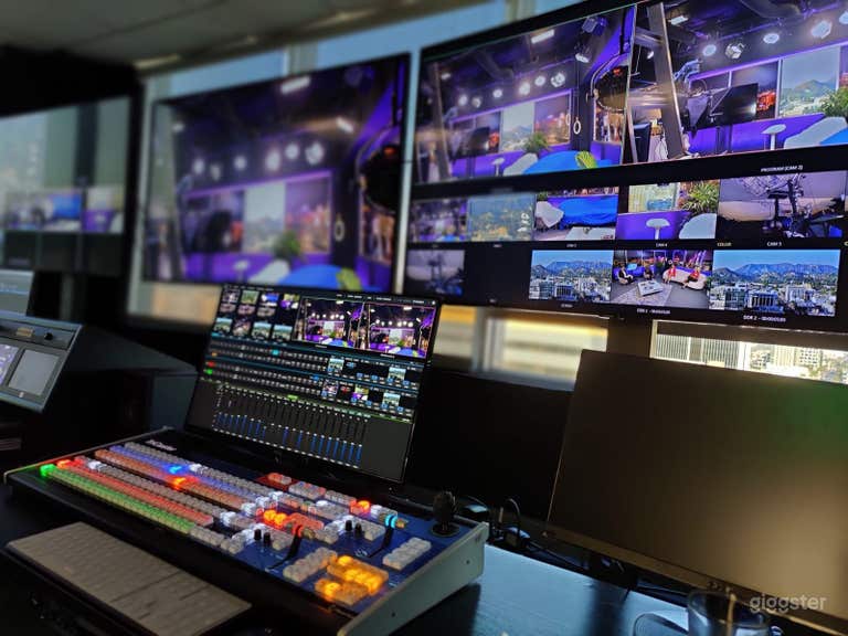  HOLLYWOOD SIGN TV STUDIO 