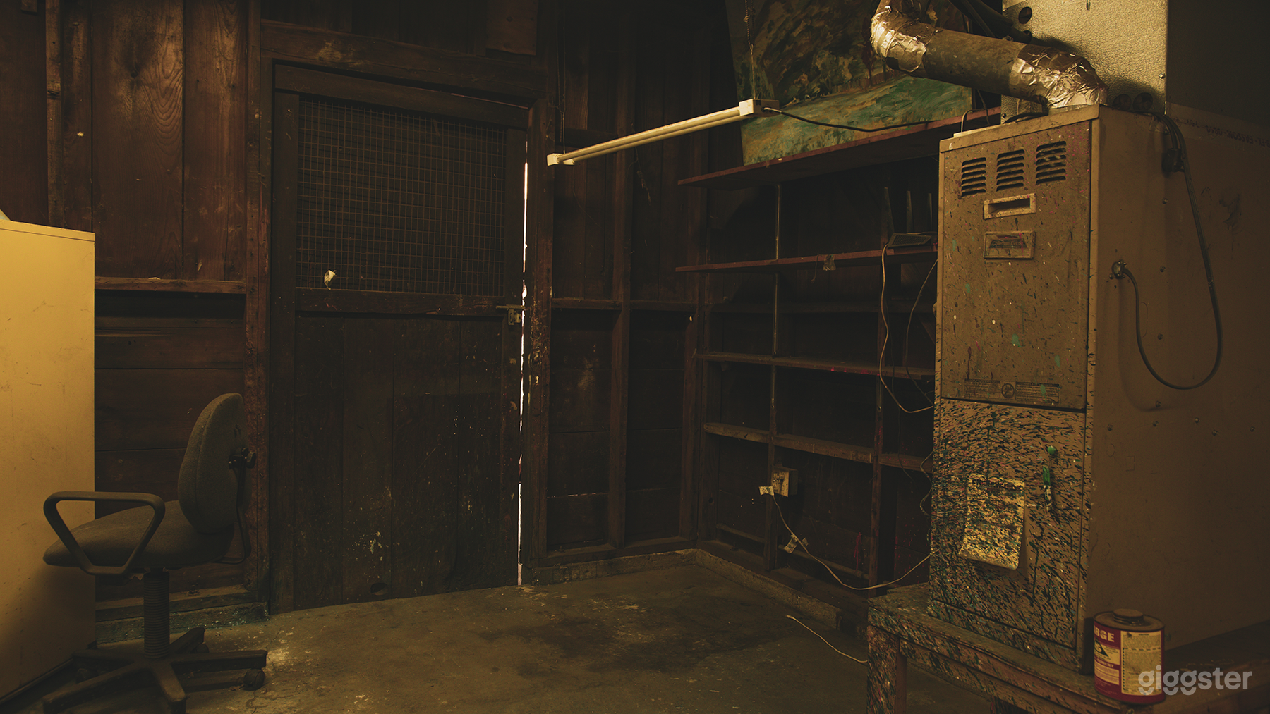 Run-Down Rustic Barn/Factory Warehouse + Workshop Photo 3