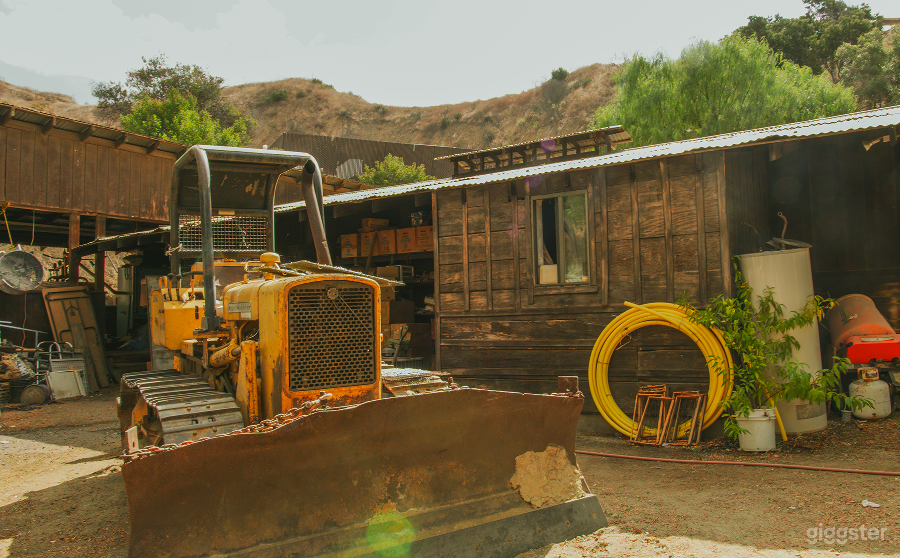 Run-Down Rustic Barn/Factory Warehouse + Workshop Photo 1