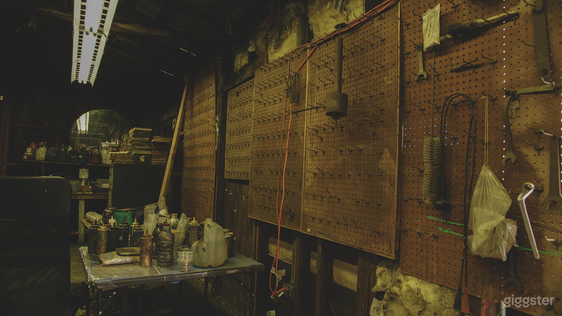 Run-Down Rustic Barn/Factory Warehouse + Workshop Photo 2