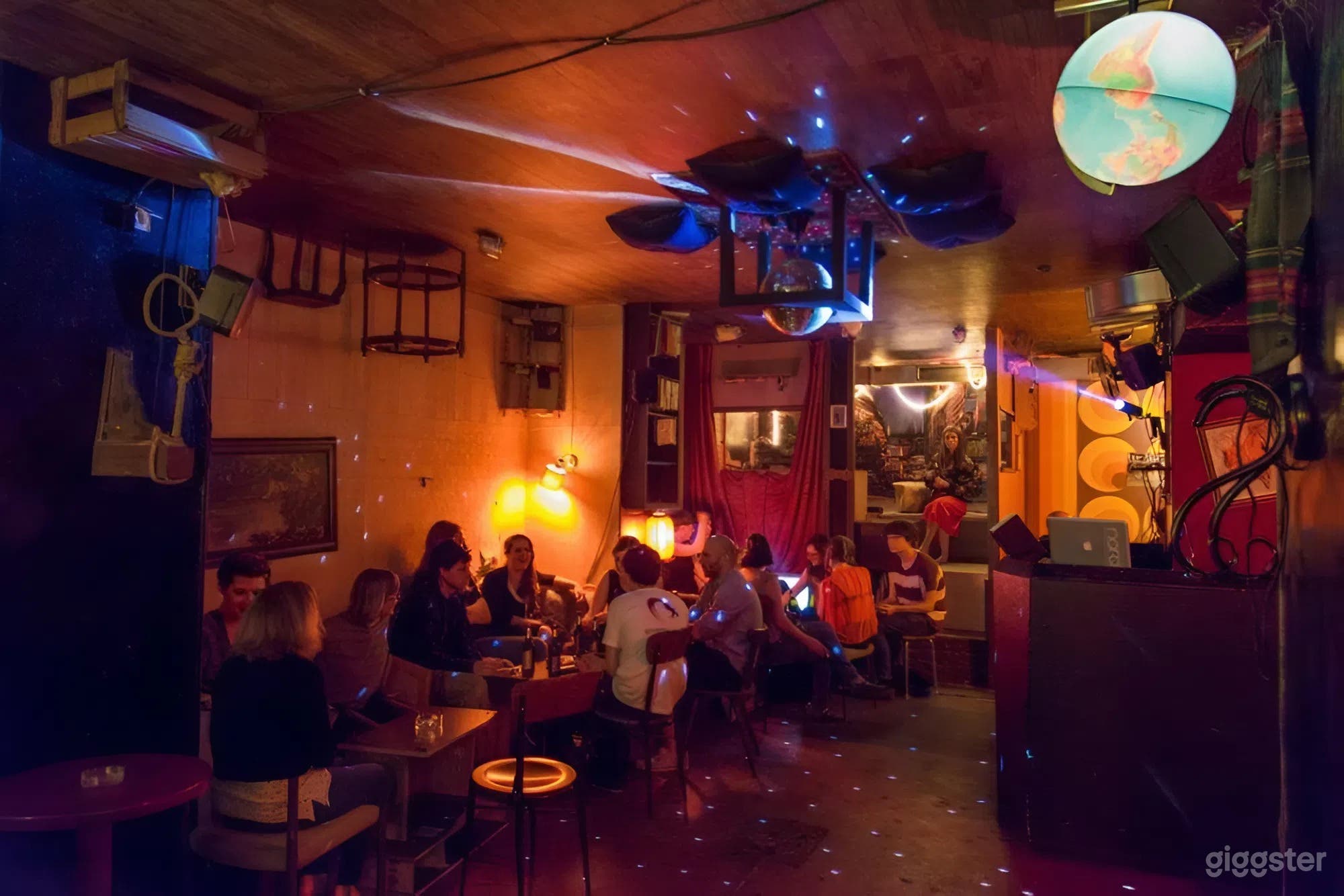Buzzy Bar | Konzert-Location in einem ehemaligen Bordell Foto 1