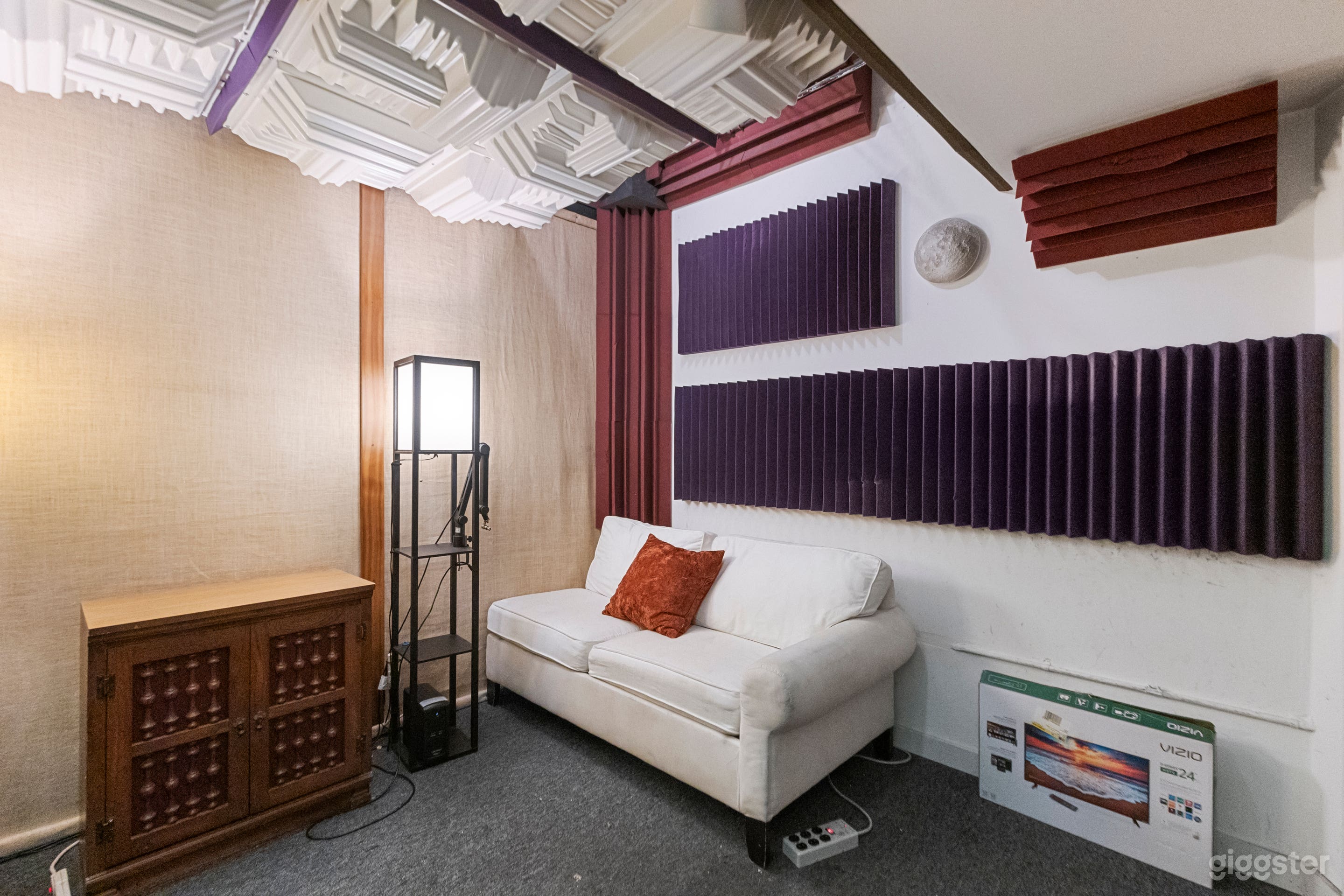 Hobie's Corner- micro studio/ production suite.  Photo 2