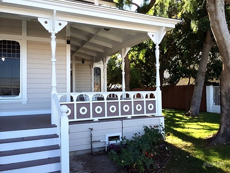  Victorian Backyard Retreat 