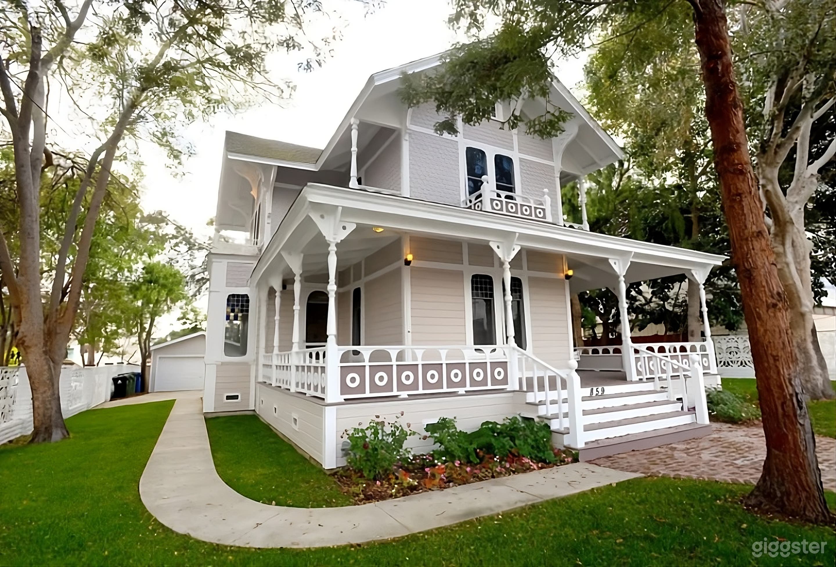 Victorian Backyard Retreat Photo 4