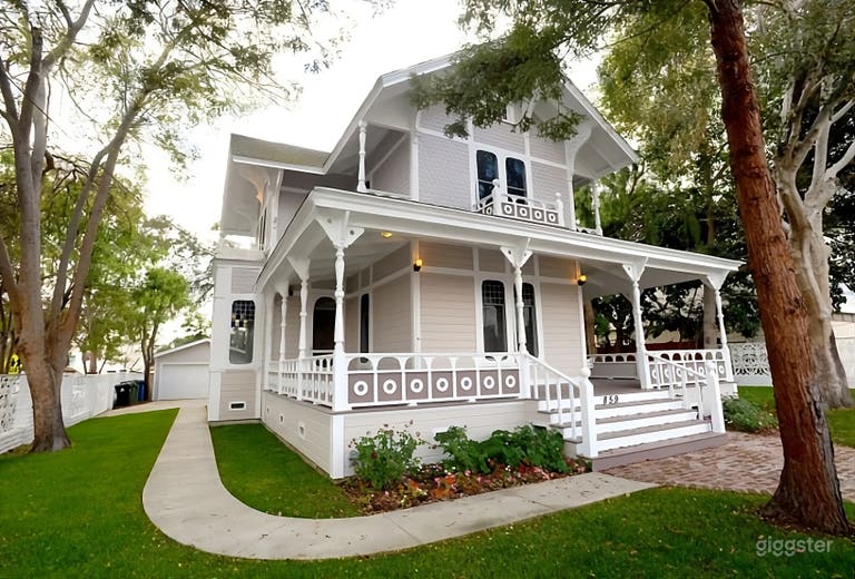  Victorian Backyard Retreat 