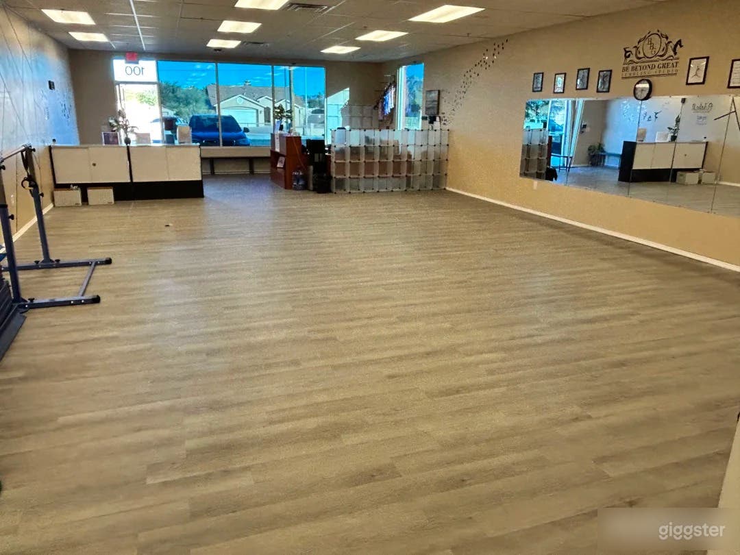 Bright Studio in Vegas Photo 1