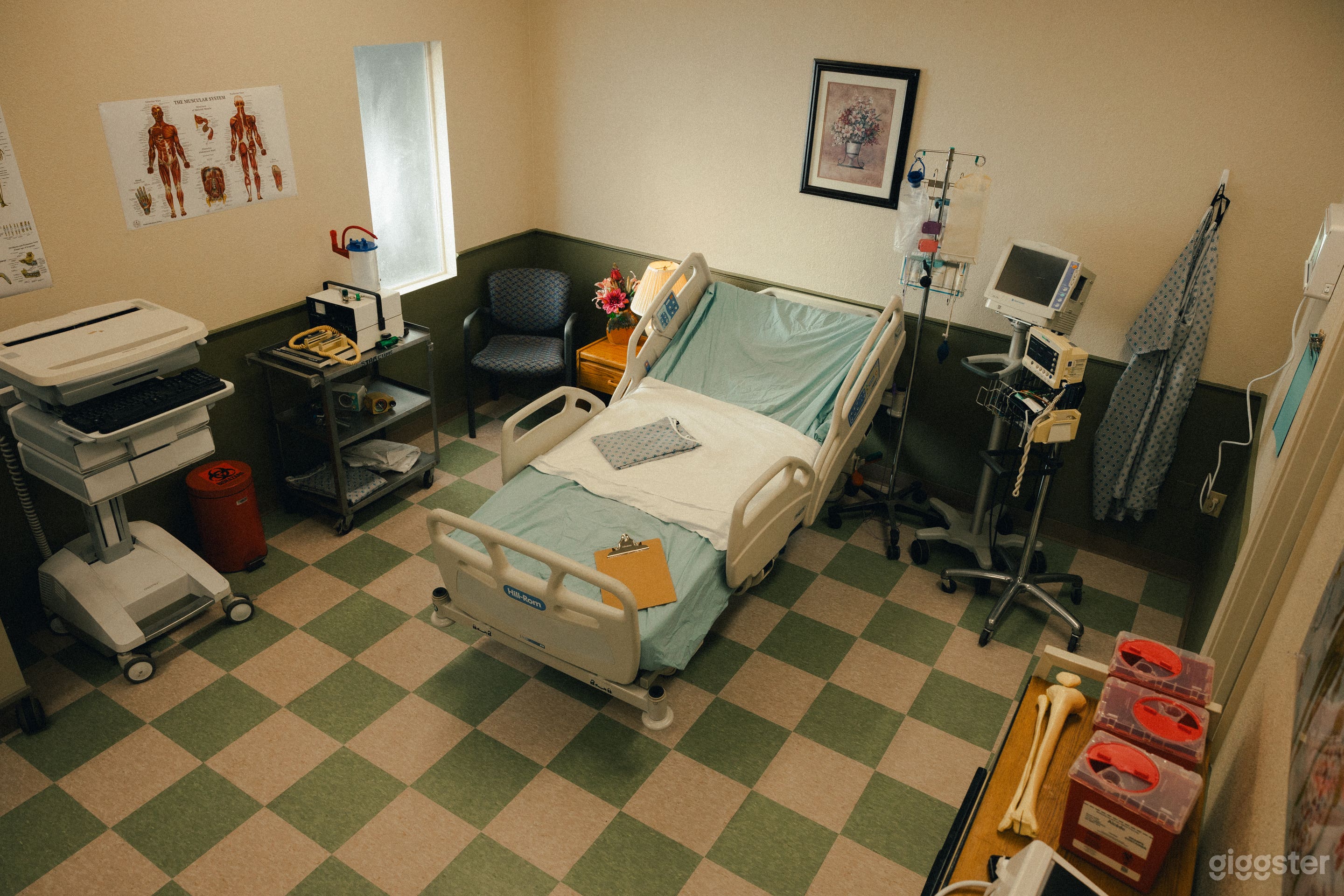 Hospital Room &amp; Waiting Room Standing Sets  Photo 4