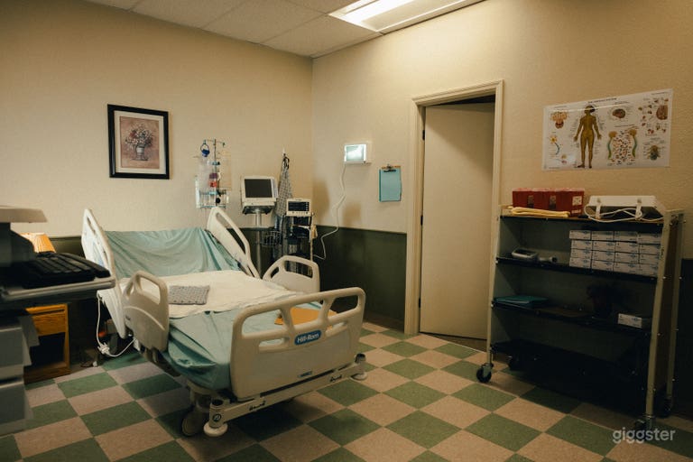  Hospital Room & Waiting Room Standing Sets  