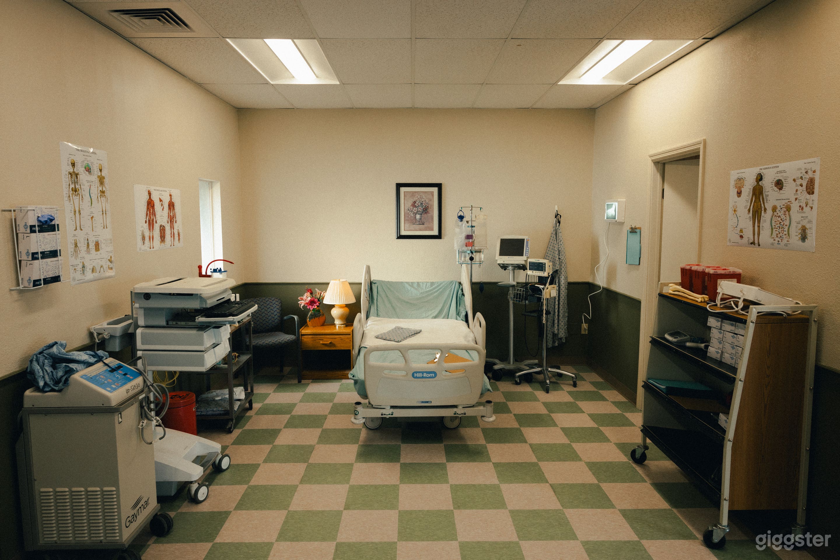 Hospital Room &amp; Waiting Room Standing Sets  Photo 2