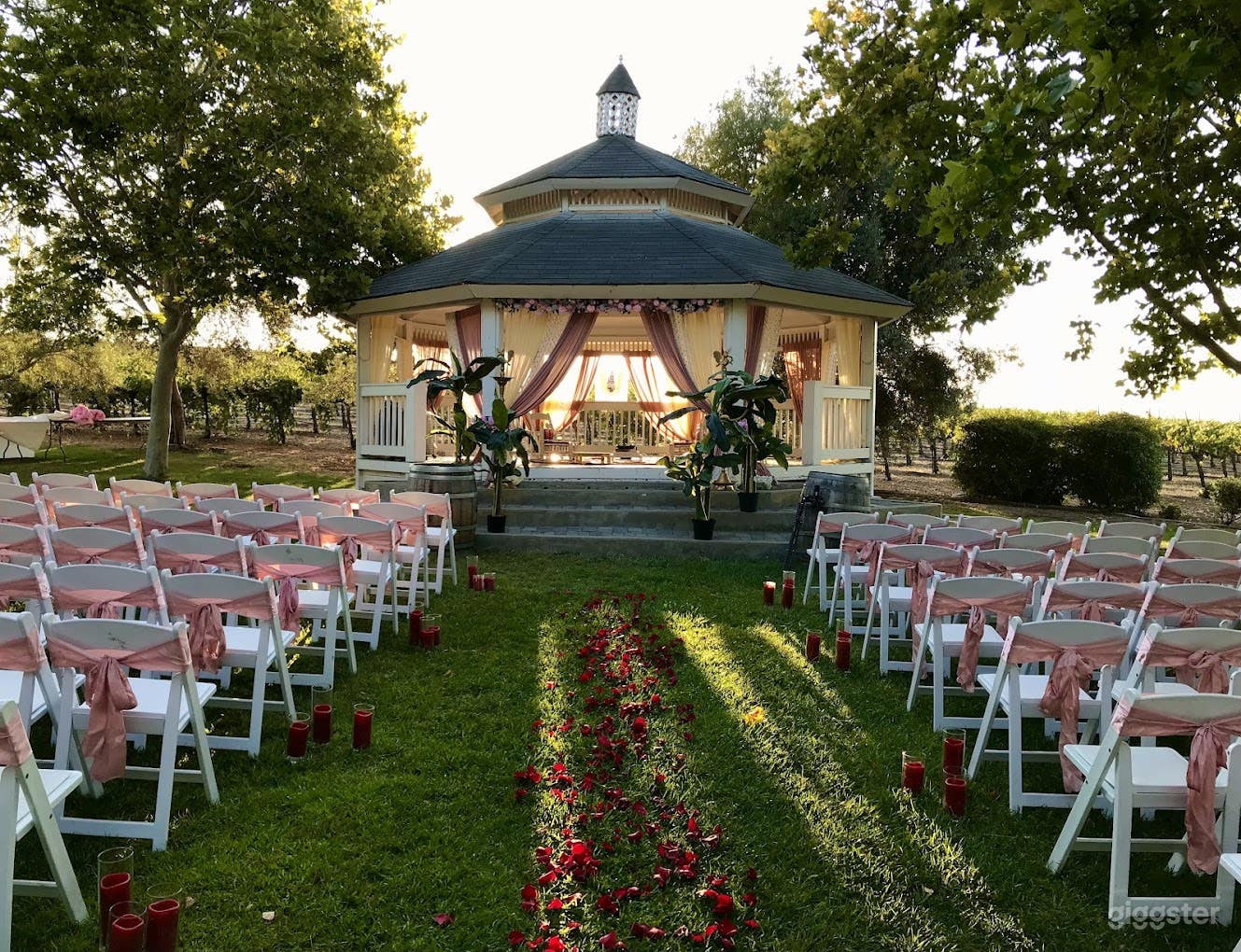 Charming Wedding Gazebo  Photo 1