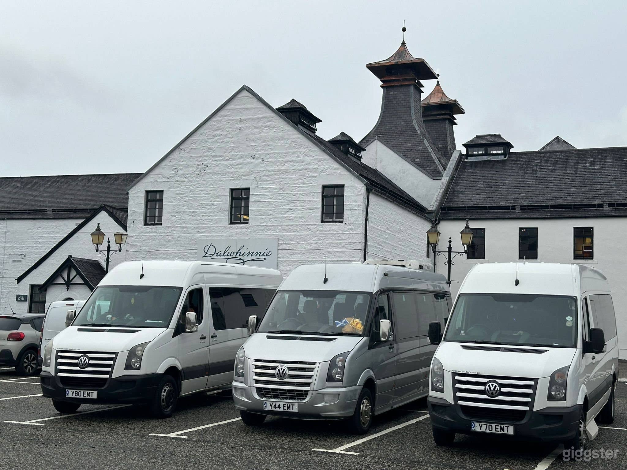 Chauffeur driven cars and mini-buses for all occasions Photo 2