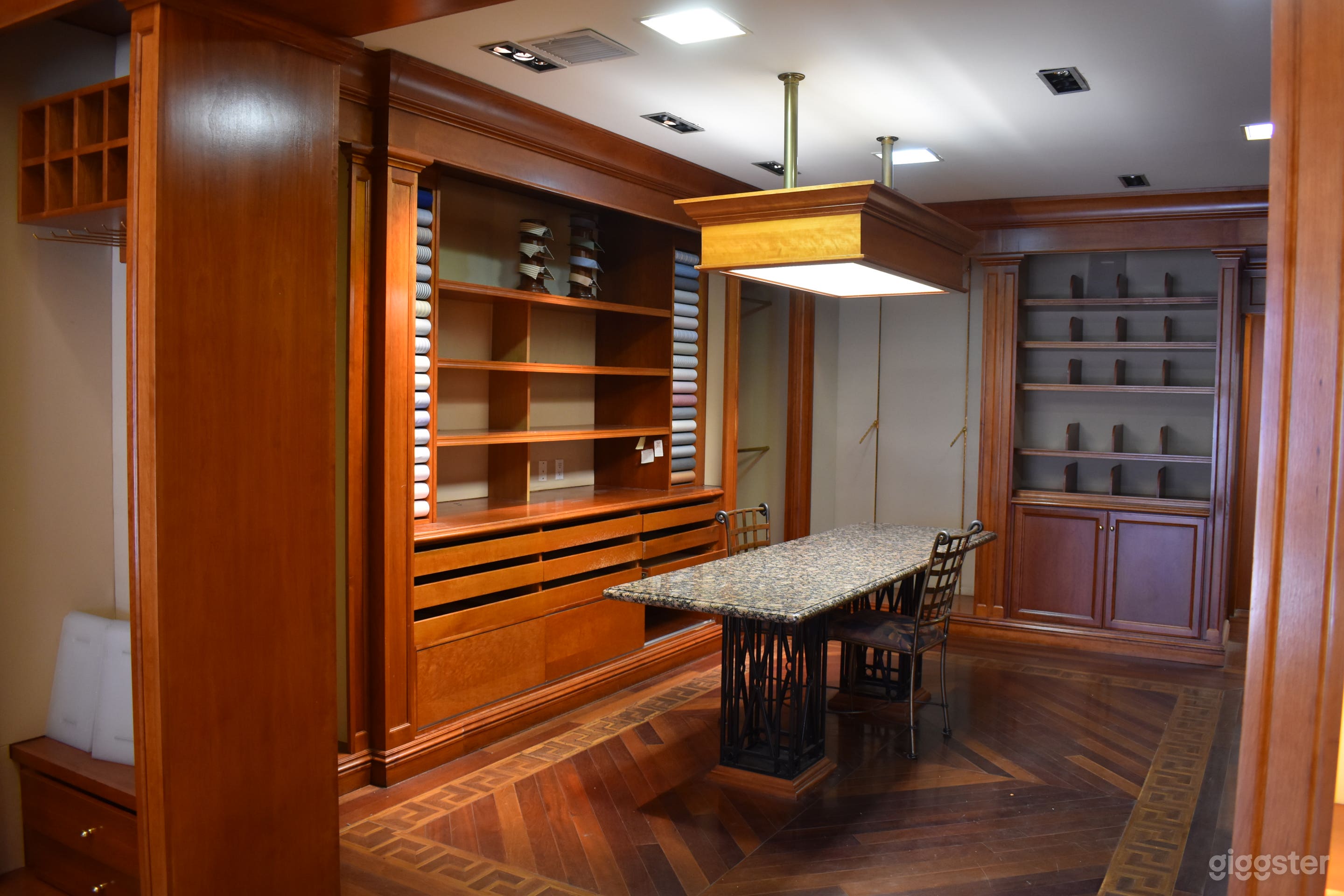 Beverly Hills Luxury Retail Space Photo 1