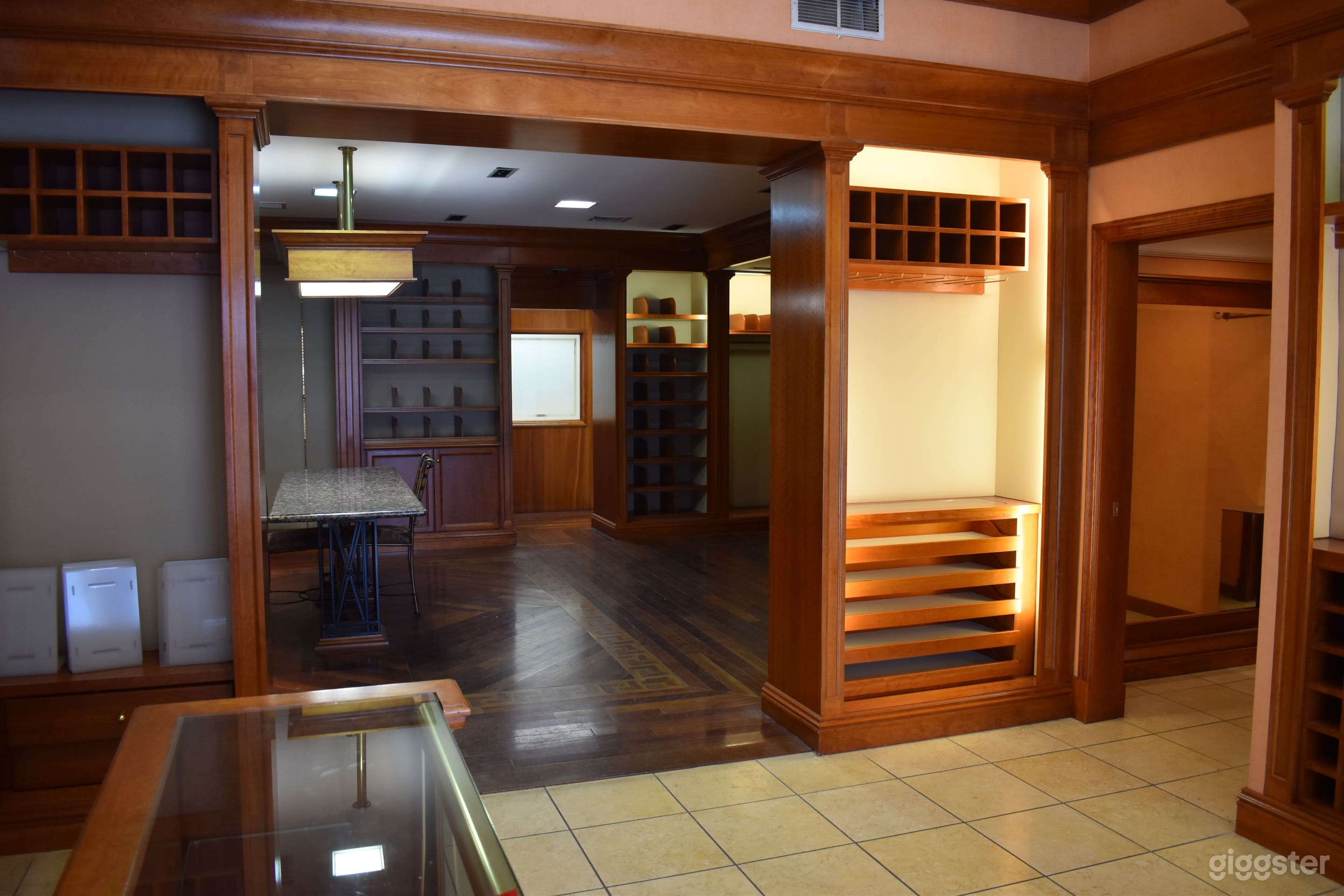 Beverly Hills Luxury Retail Space Photo 2