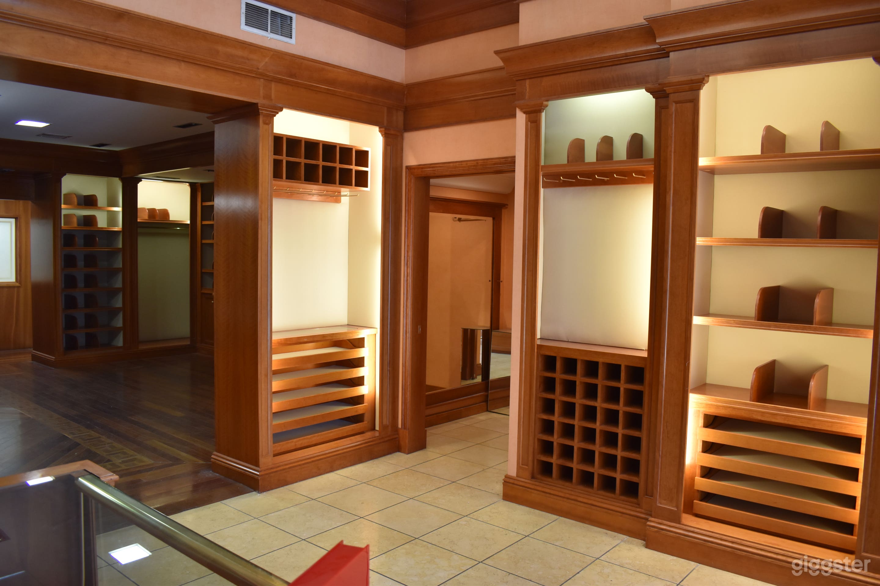 Beverly Hills Luxury Retail Space Photo 3