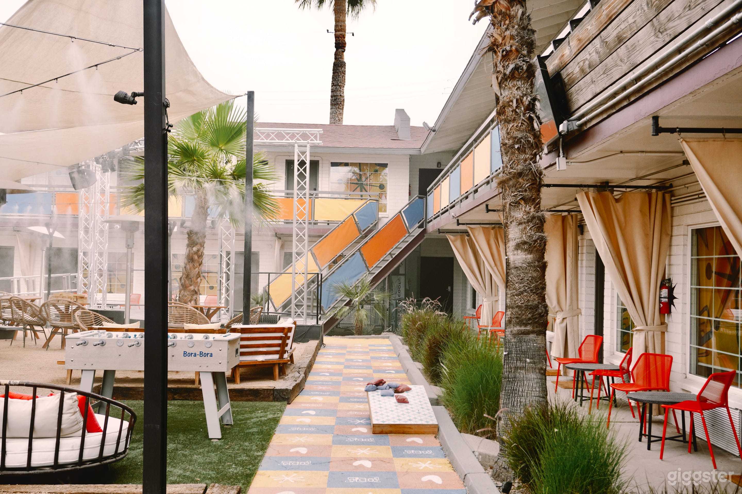 REFURBISHED VINTAGE DOWNTOWN 1950’s MOTEL Photo 2