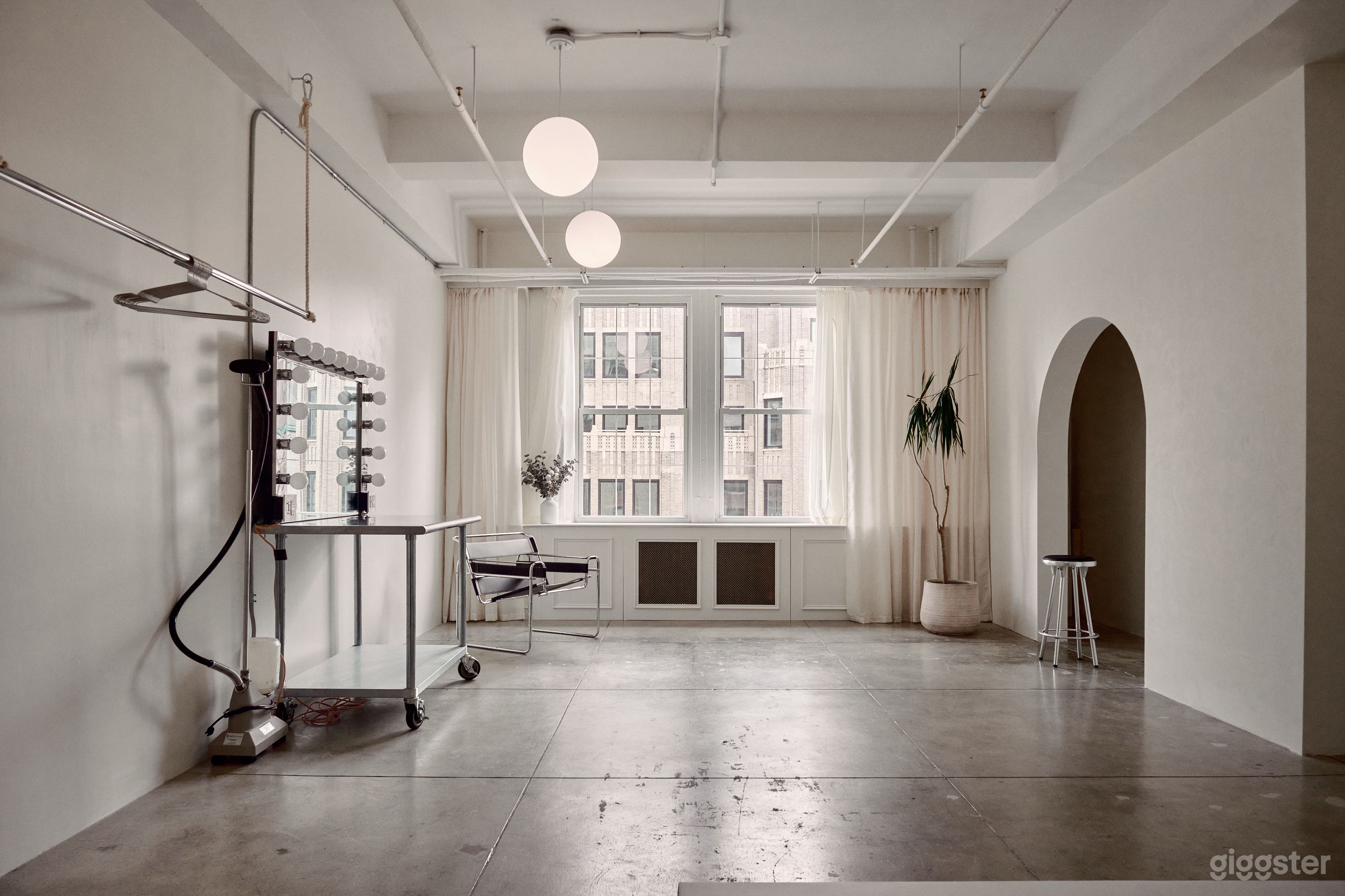 Spacious Midtown Photo Studio with Tons of Natural Light Photo 2