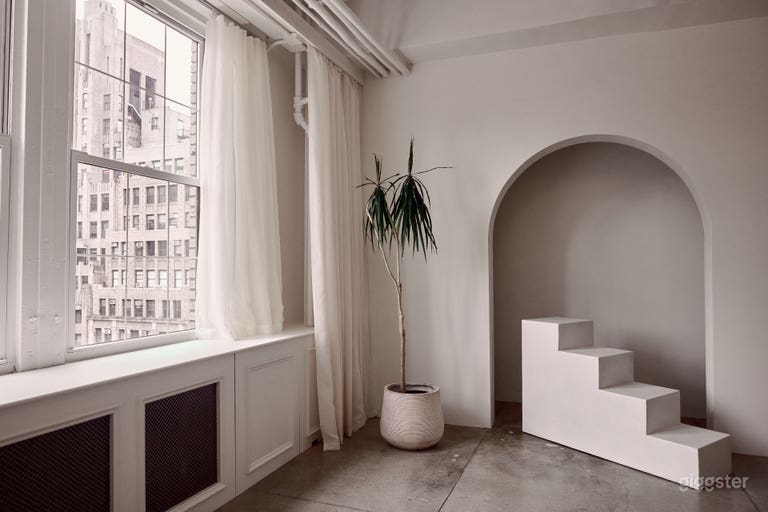  Spacious Midtown Photo Studio with Tons of Natural Light 