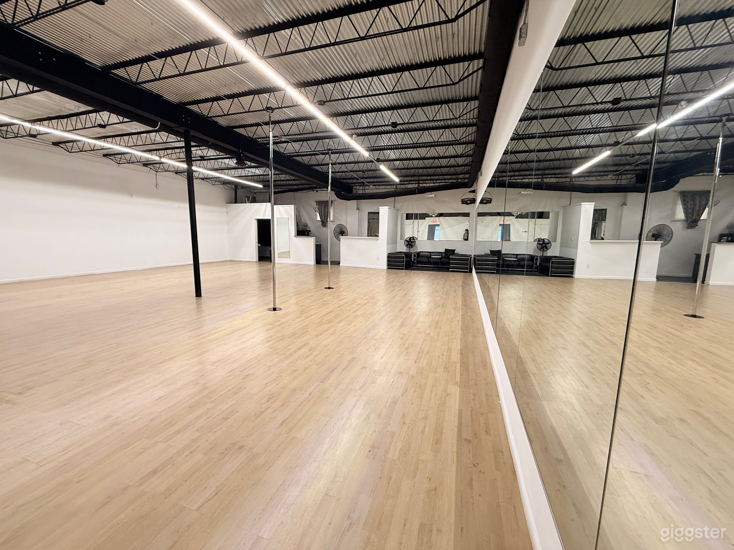 Versatile Creative Space Photo 1