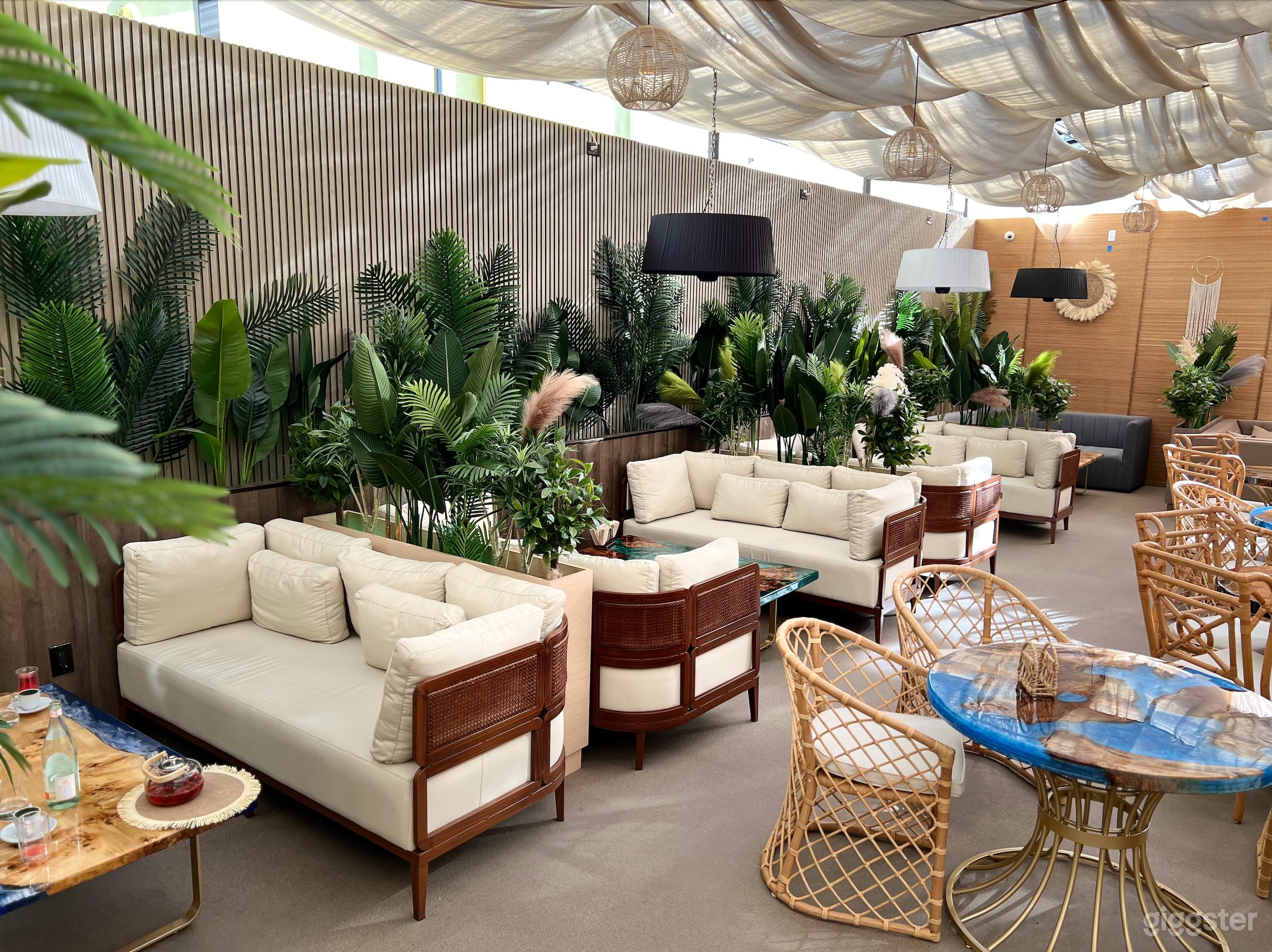 Modern and Uniquely Decorated Restaurant Photo 1