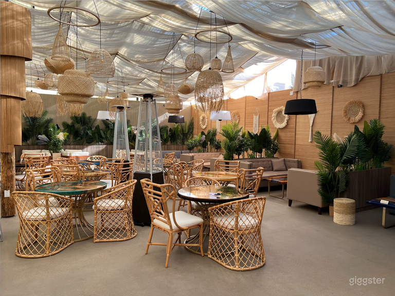  Modern and Uniquely Decorated Restaurant 