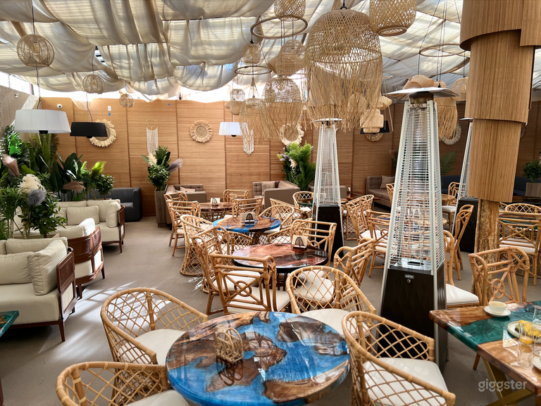  Modern and Uniquely Decorated Restaurant 