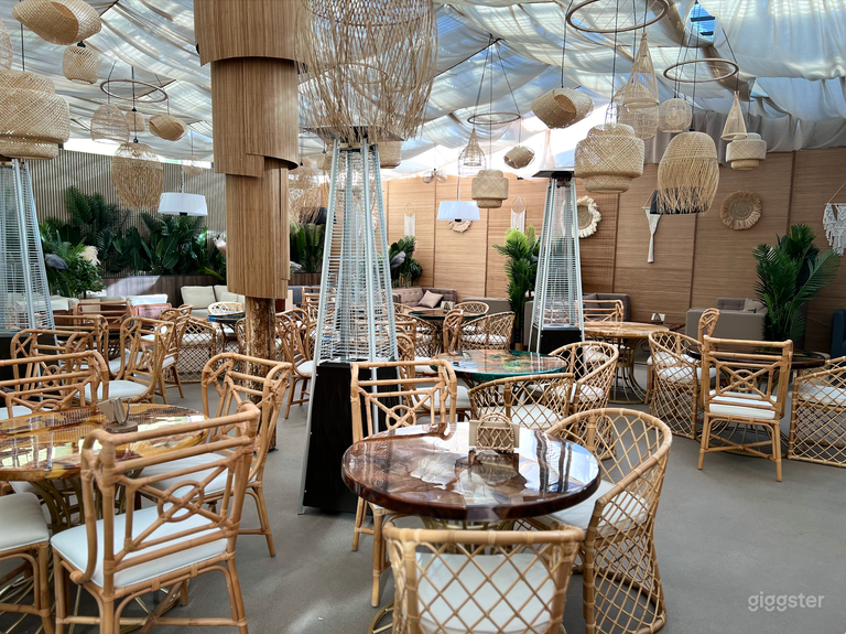  Modern and Uniquely Decorated Restaurant 