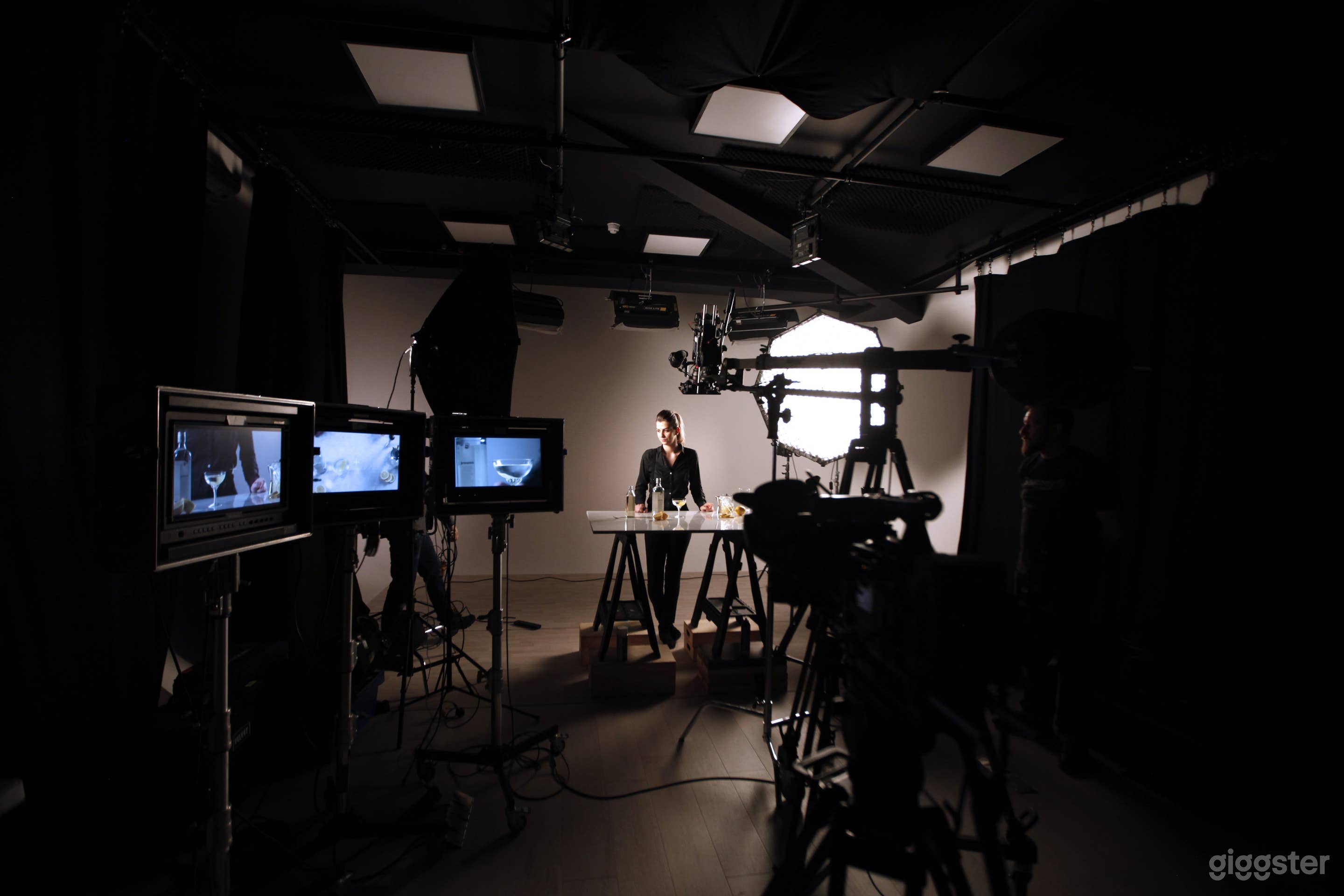 Multi-functional Hybrid Film &amp; TV Studio Photo 3