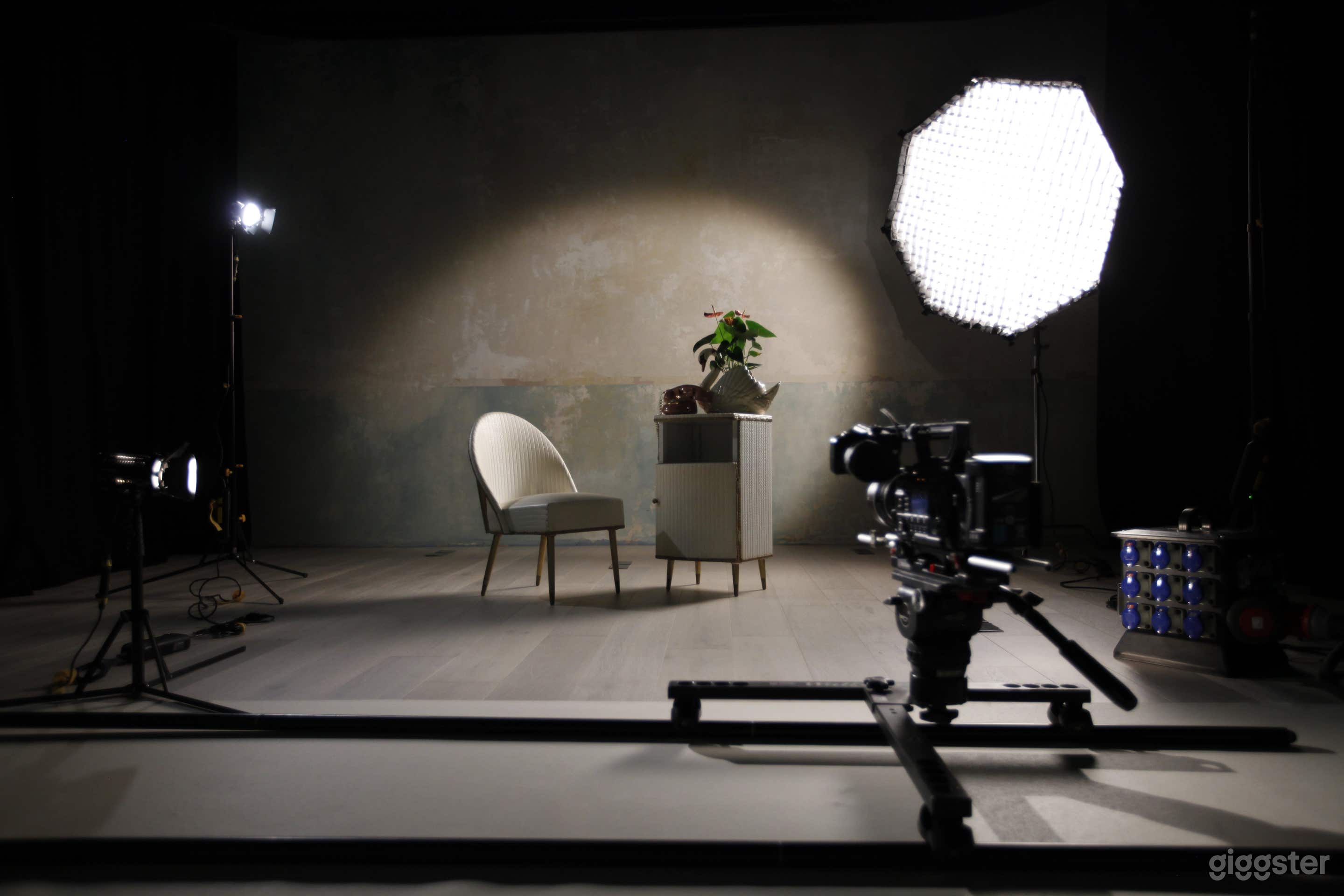 Multi-functional Hybrid Film &amp; TV Studio Photo 4