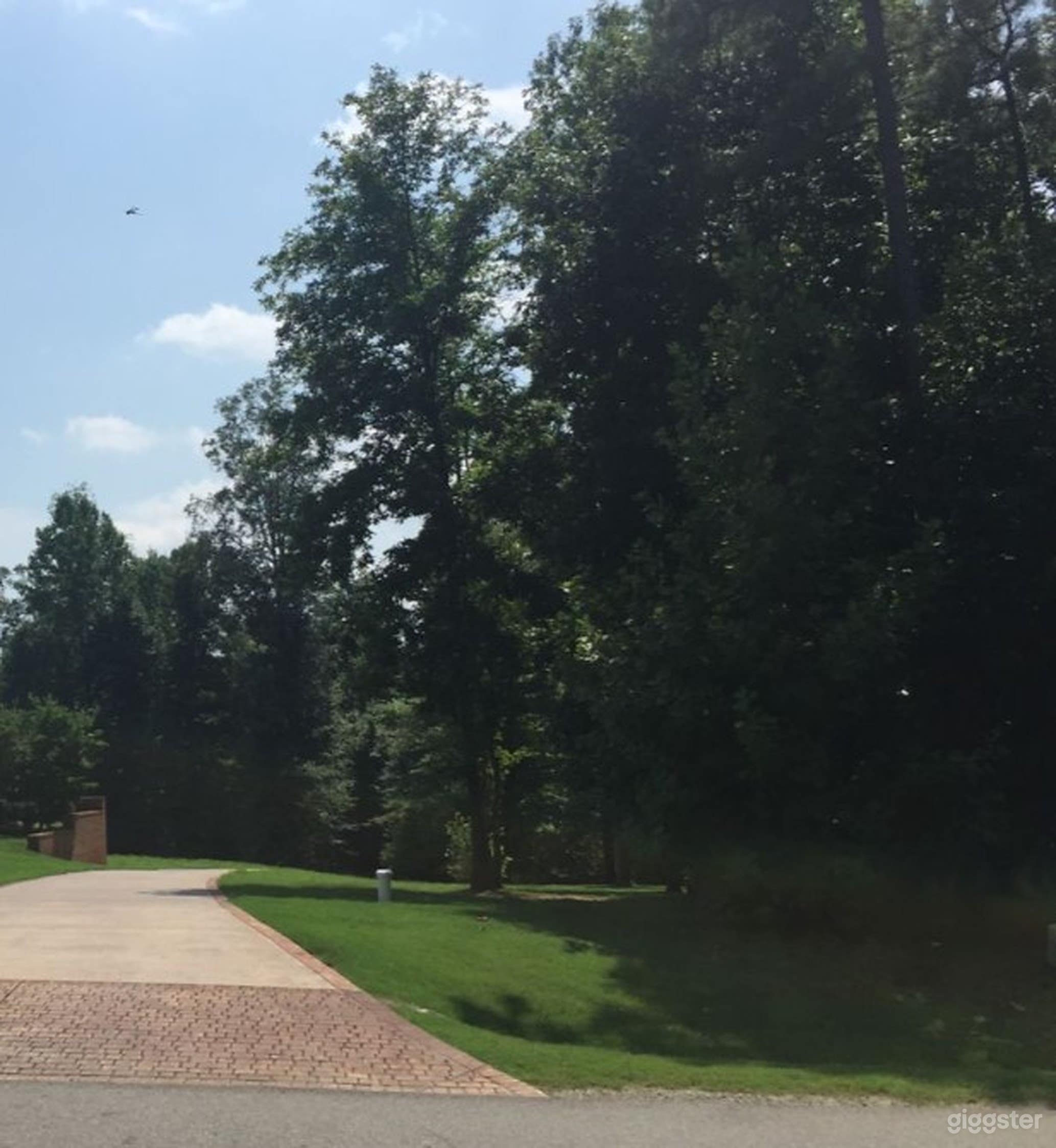 Enchanting Outdoor Backyard Venue Photo 4