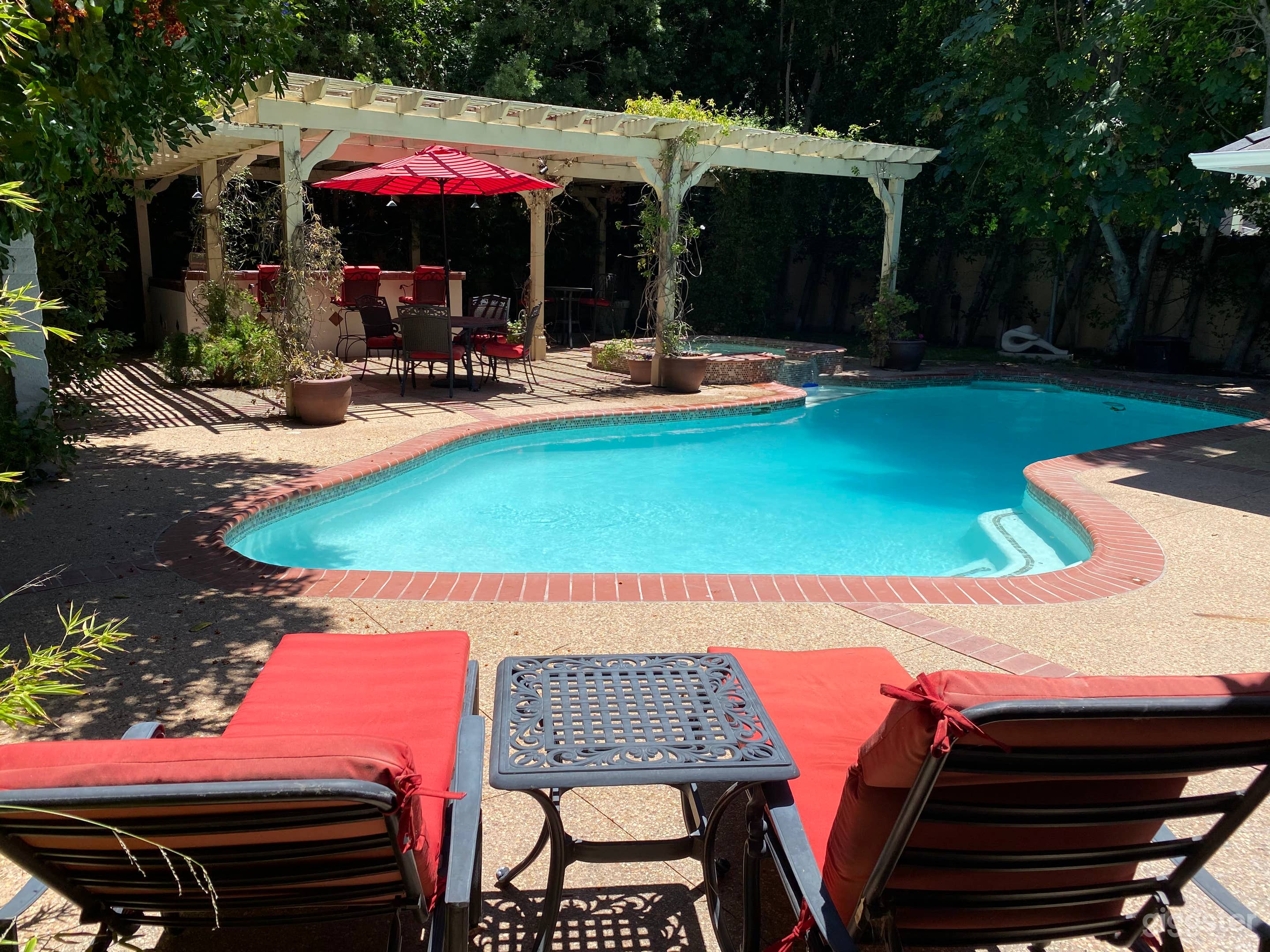 Beautiful, open, bright home in Valley Village Photo 2