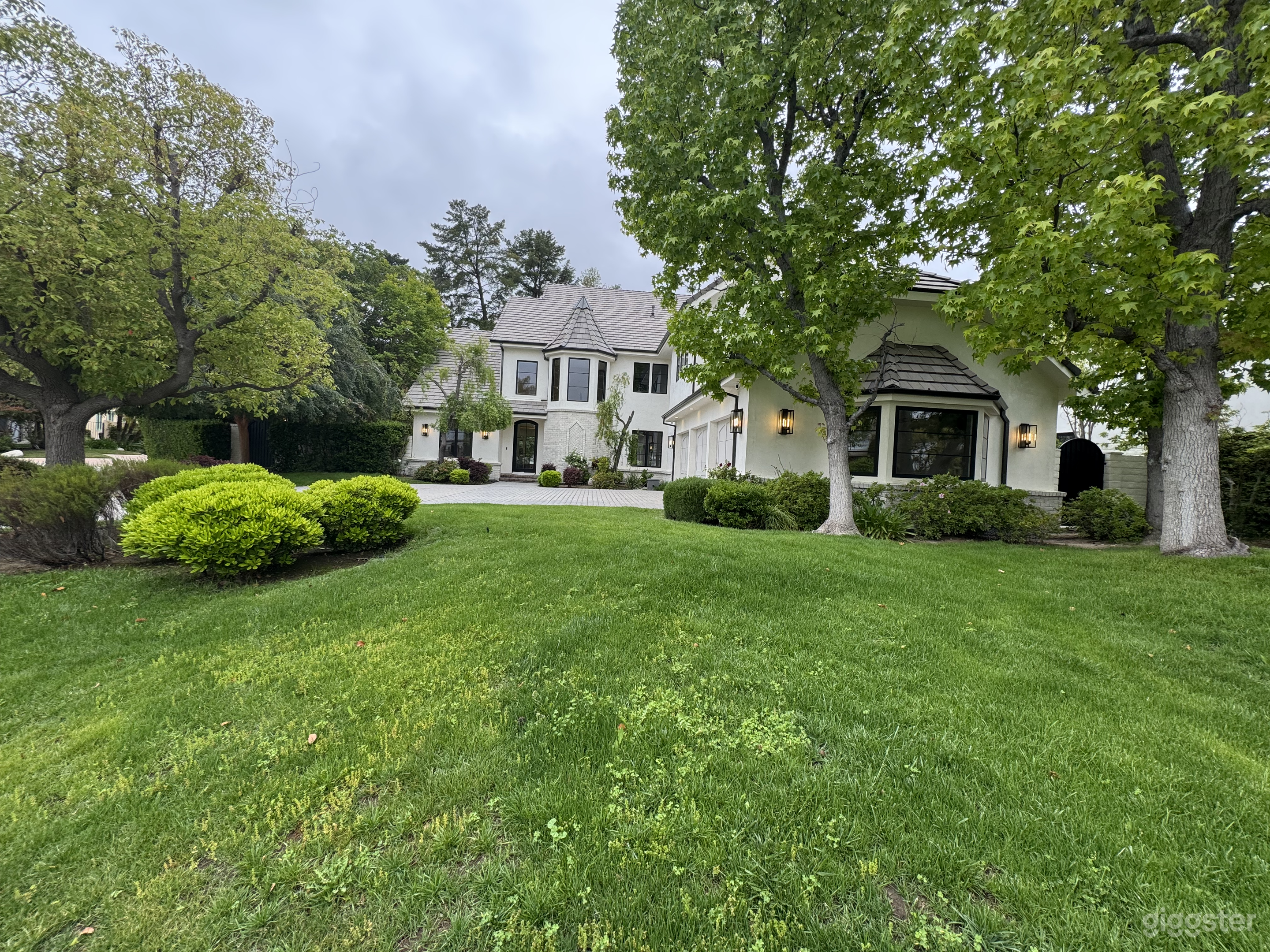 Modern Luxe Tarzana Estate with Designer Kitchen, Pool, Gate Photo 1