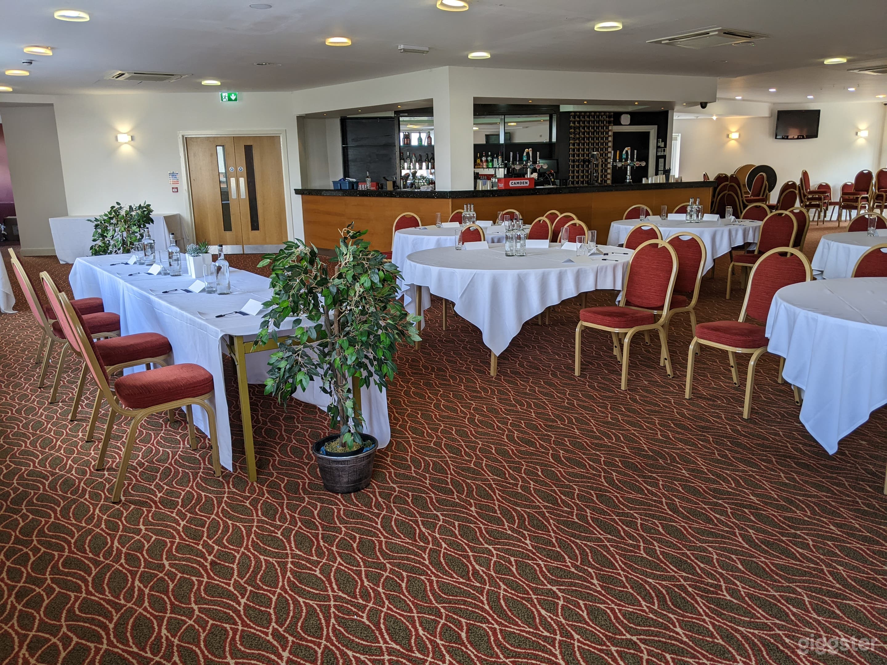 Function Suite with Bar and Balcony up to 100 Photo 1