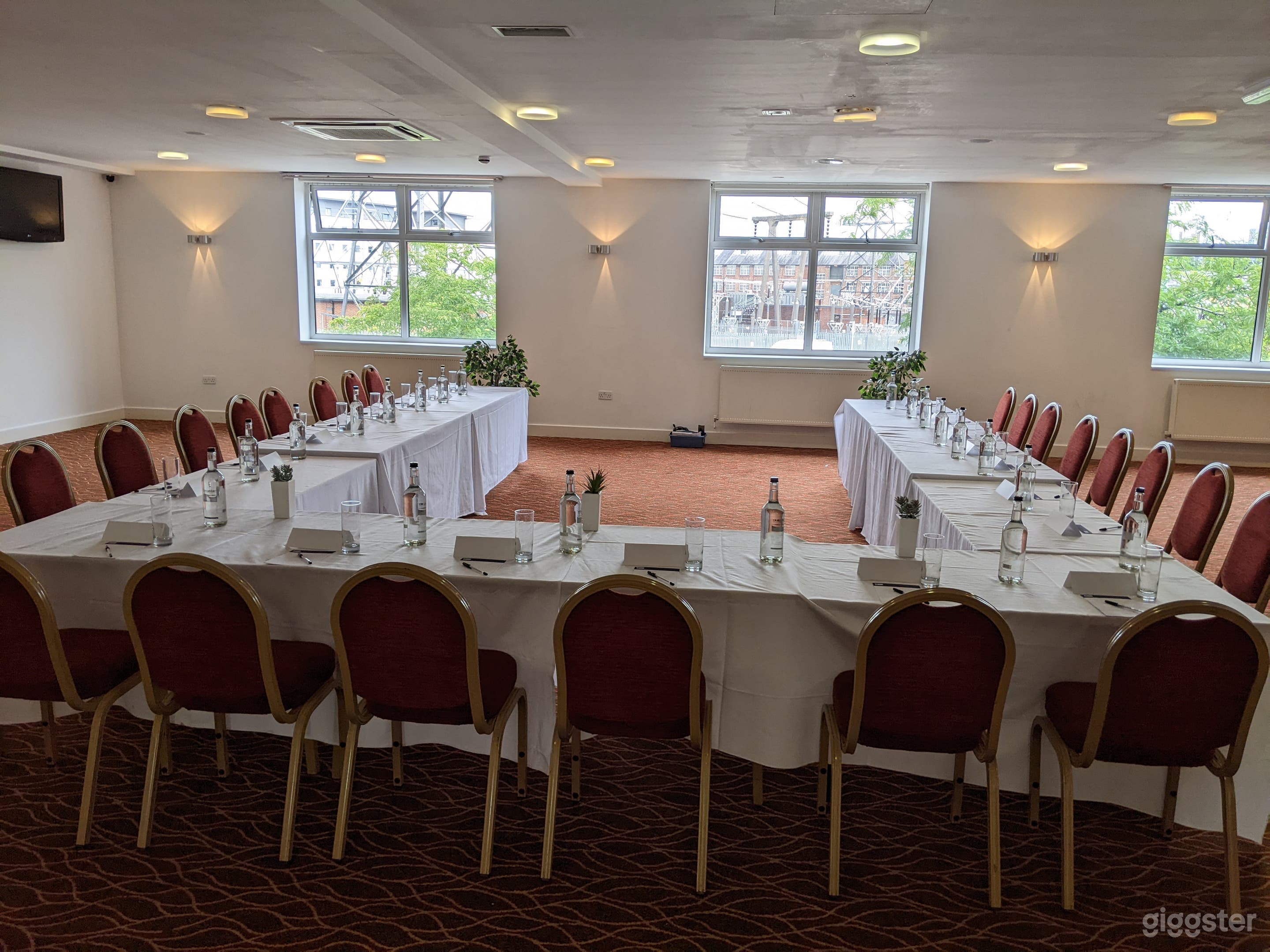 Function Suite with Bar and Balcony up to 100 Photo 4