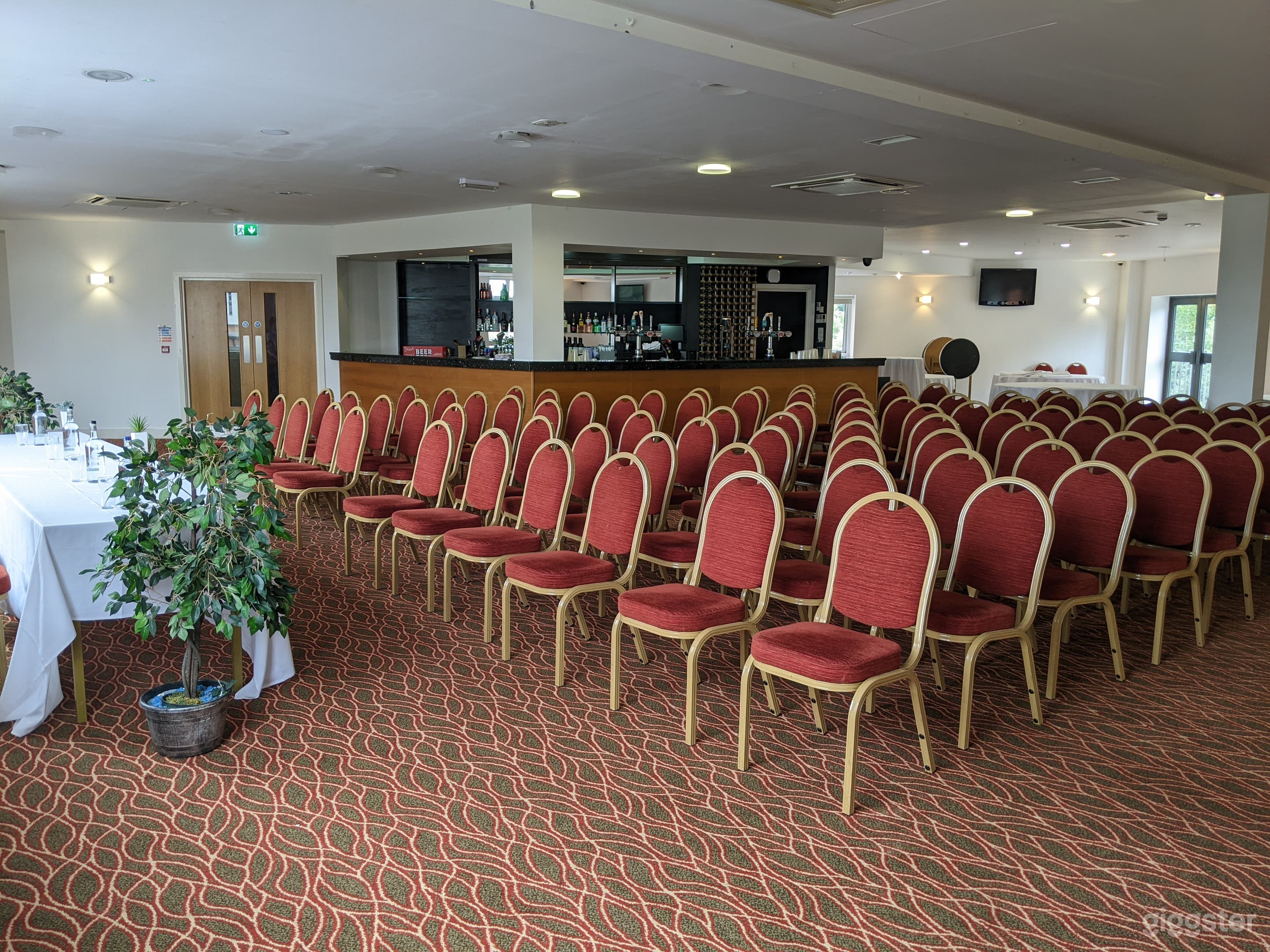 Function Suite with Bar and Balcony up to 100 Photo 2