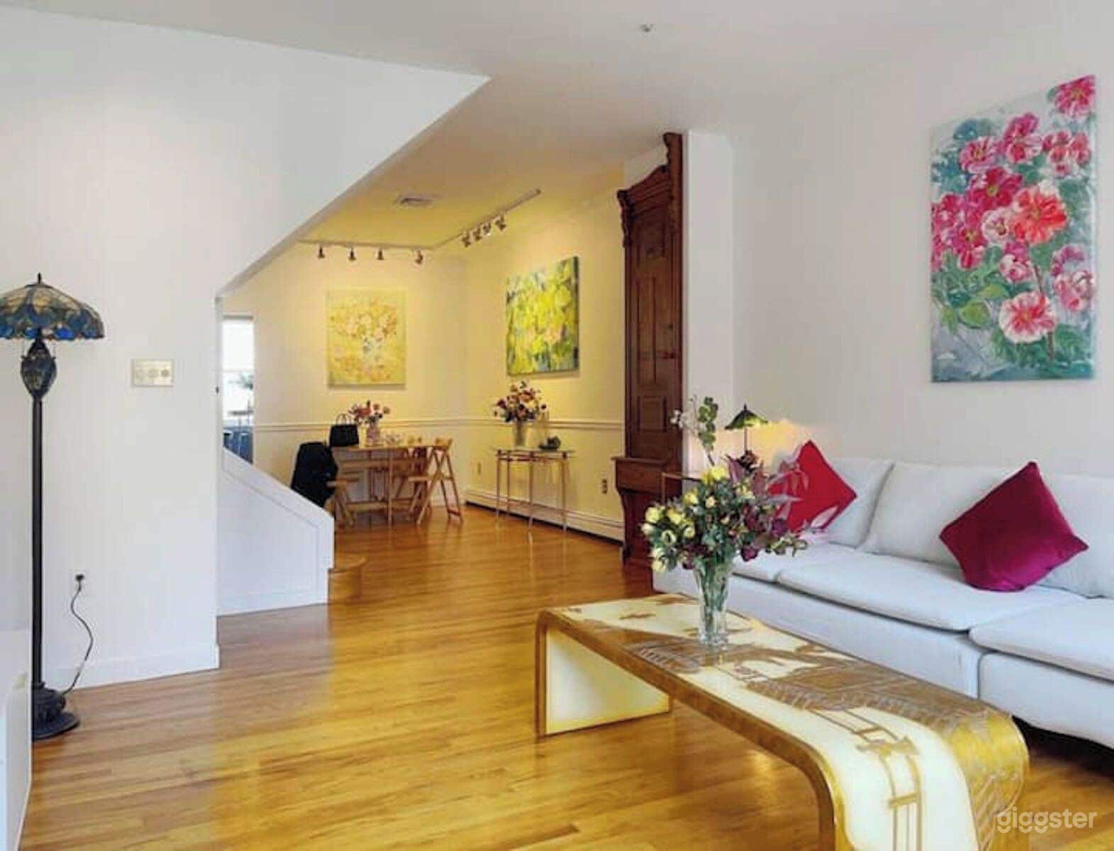 Bi-level Apartment 3BR+Rooftop+Freestanding Photo 1