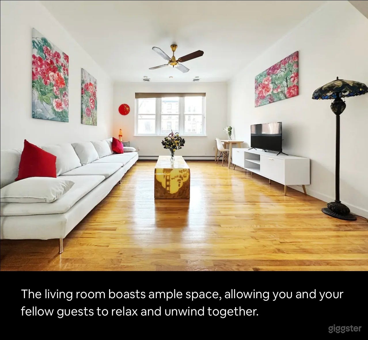 Bi-level Apartment 3BR+Rooftop+Freestanding Photo 2