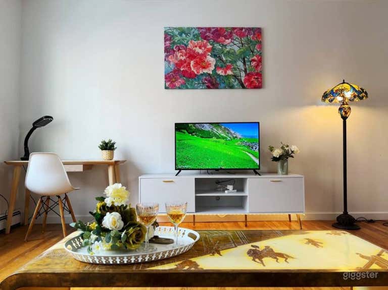  Bi-level Apartment 3BR+Rooftop+Freestanding 