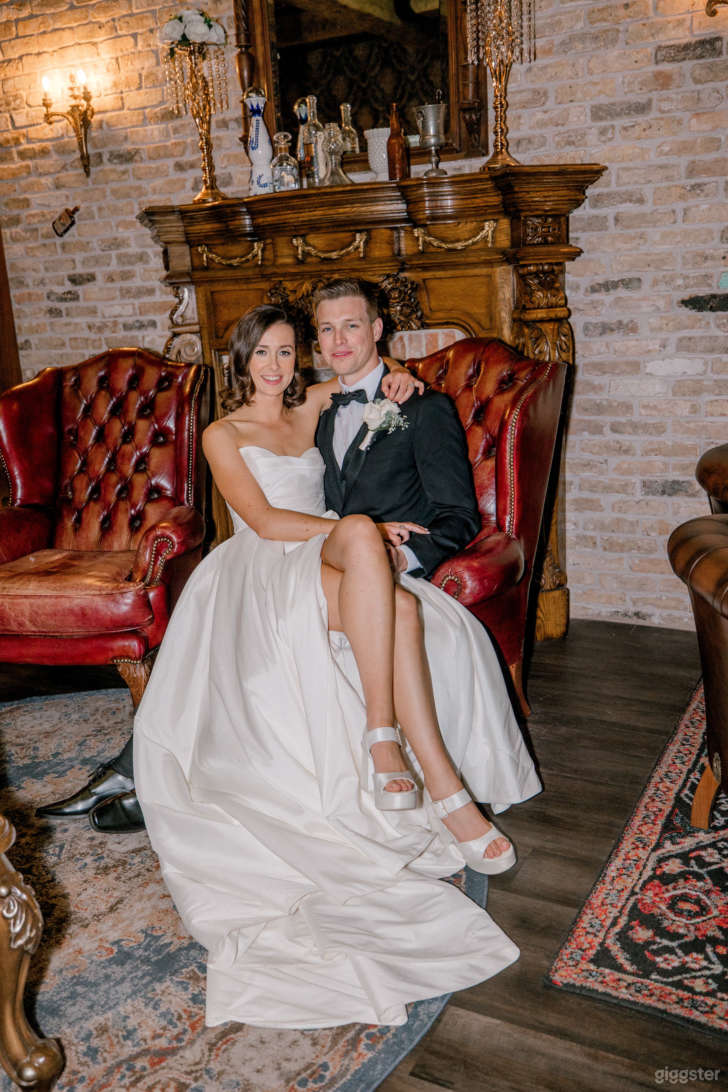 Unexpected Chicago style speakeasy with full bar, catering Photo 3