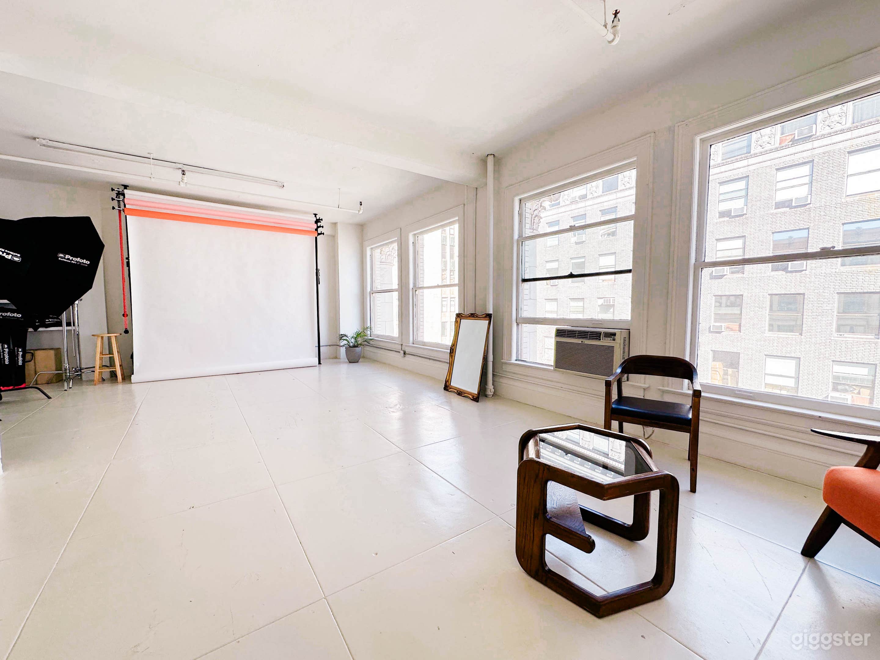 Soft &amp; Natural Light Photo/Video Studio w/ AC Photo 1