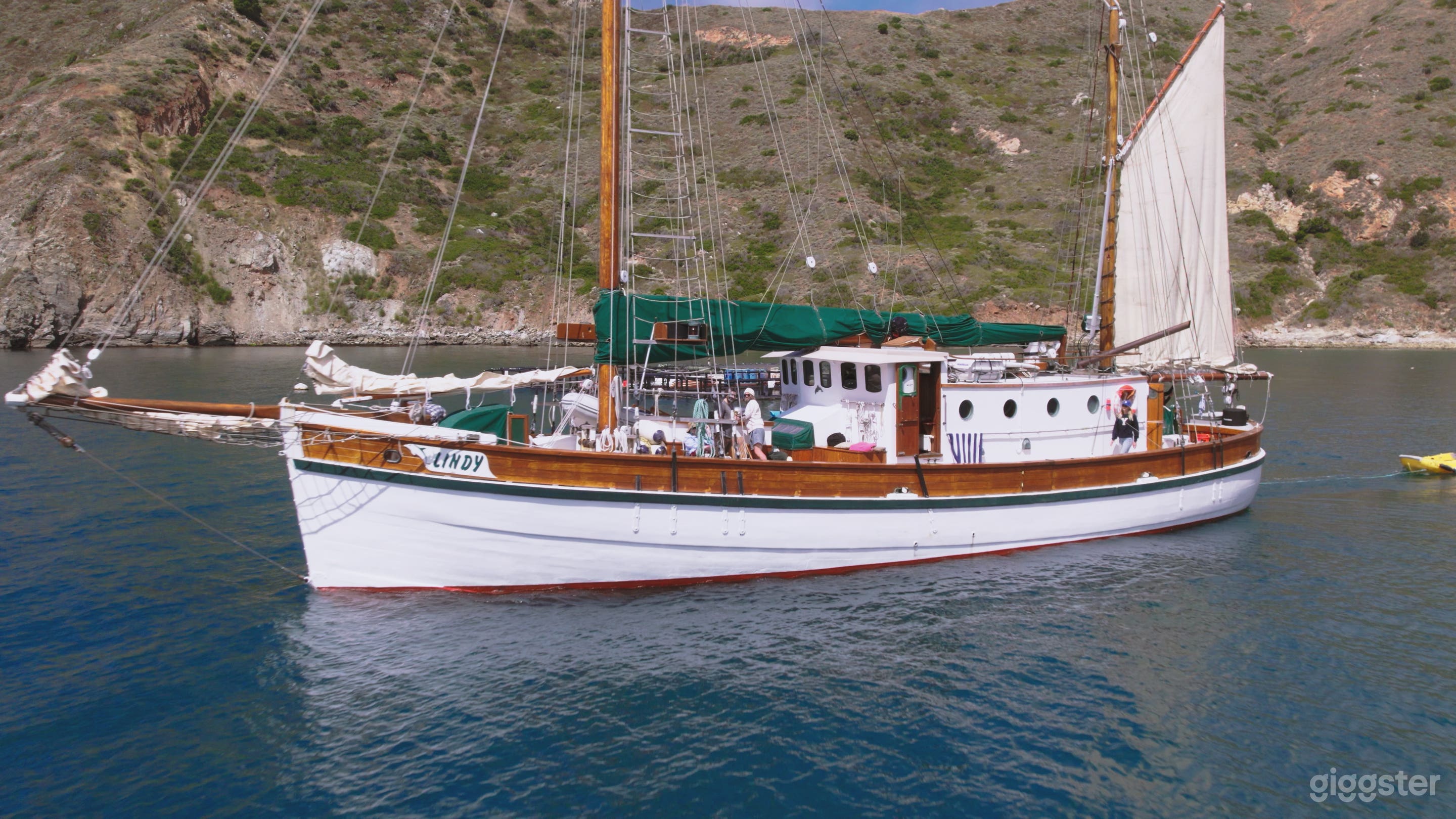 Luxury, power & space - A classic without equal Photo 1